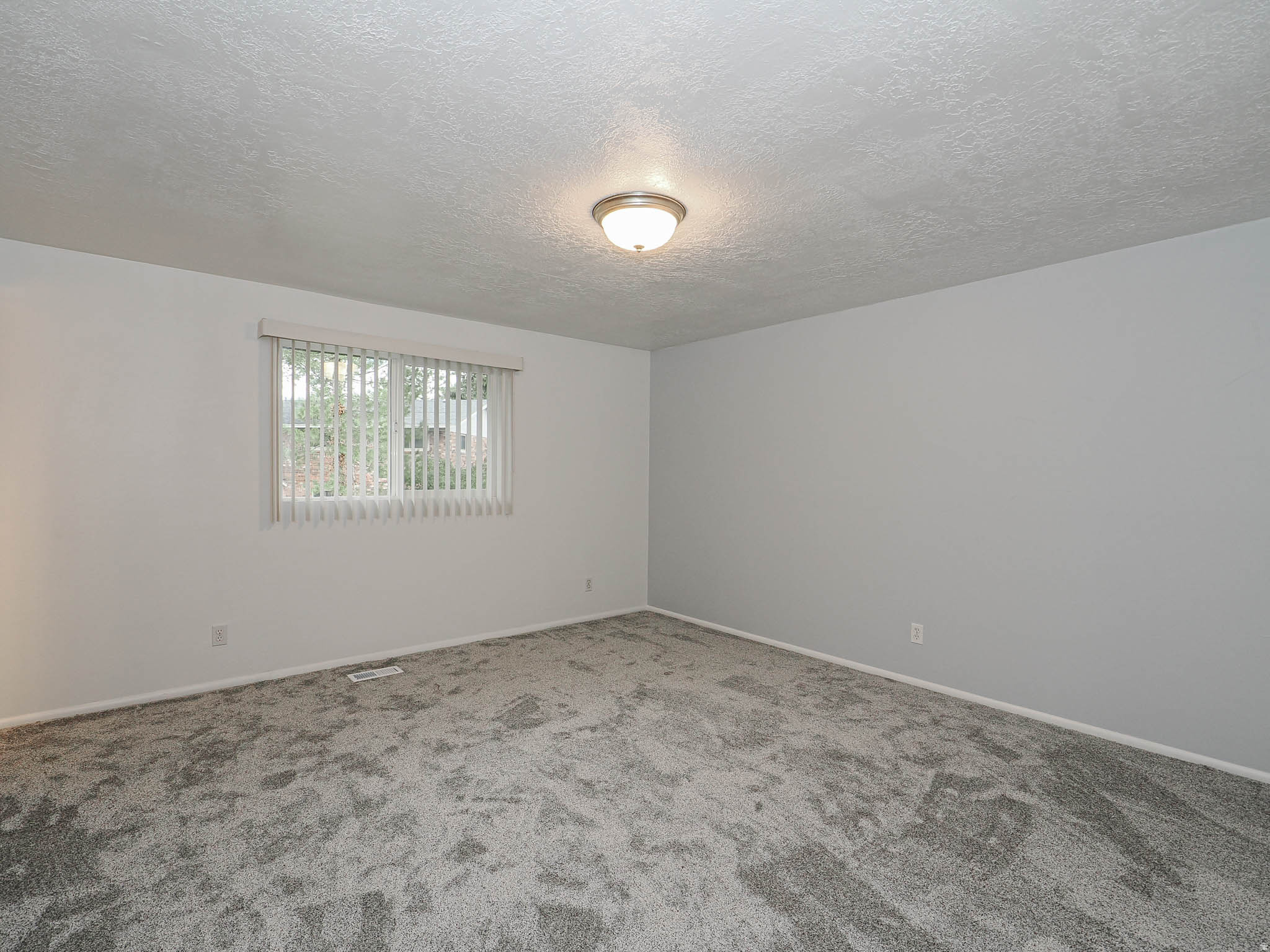 Taylorsville, Utah, 84118, United States, 4 Bedrooms Bedrooms, ,1 BathroomBathrooms,Residential,For Sale,1987472