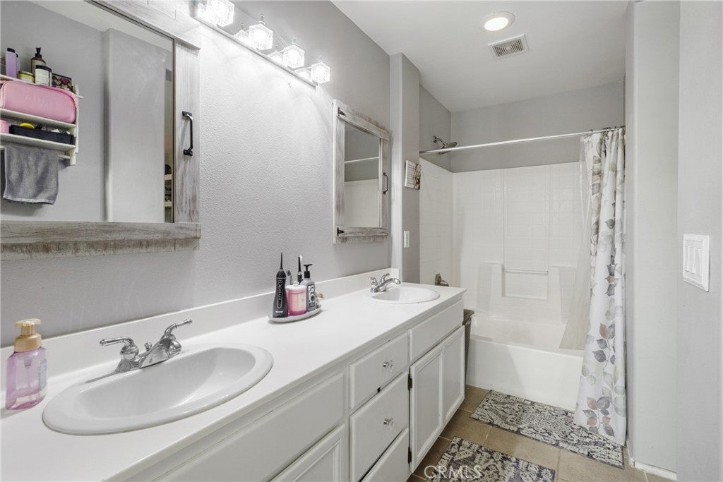 Valencia, California, 91355, United States, 3 Bedrooms Bedrooms, ,3 BathroomsBathrooms,Residential,For Sale,1941622