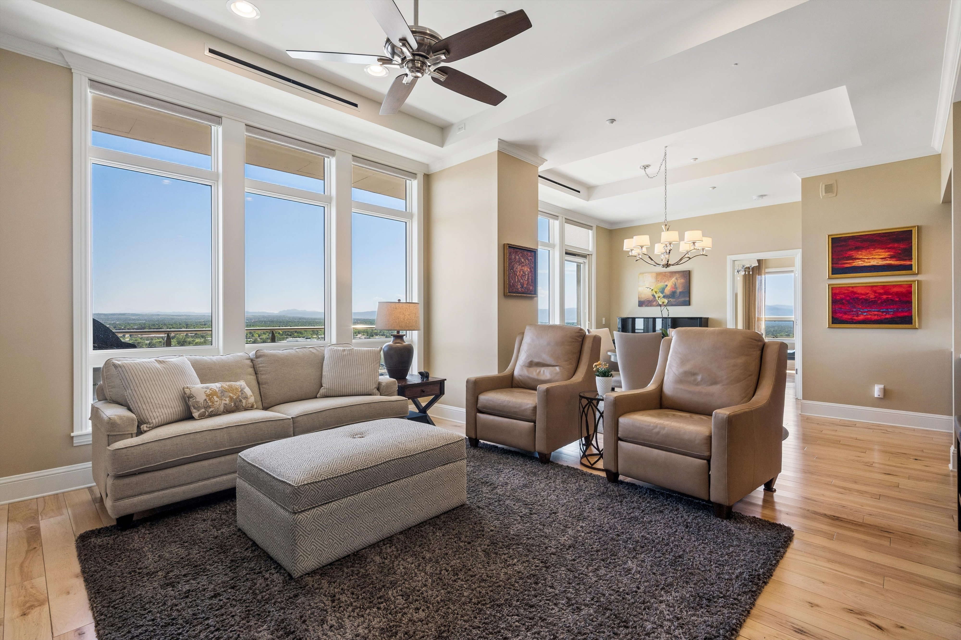  Fantastic 2 Bed/2 Bath End Unit Offering Panoramic Views - 物件實景
