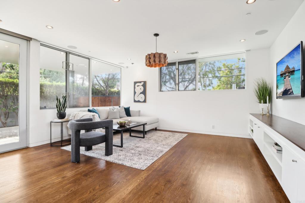 Venice, California, 90291, United States, 4 Bedrooms Bedrooms, ,4 BathroomsBathrooms,Residential,For Sale,1843493