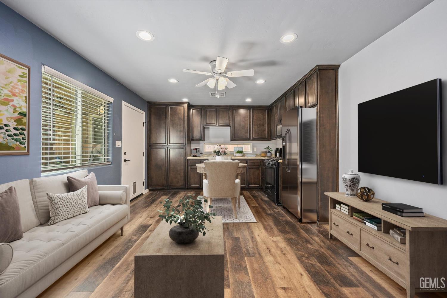 Bakersfield, California, 93313, United States, 5 Bedrooms Bedrooms, ,4 BathroomsBathrooms,Residential,For Sale,1984687