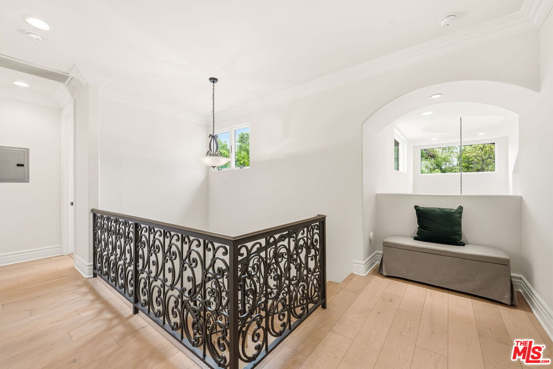 Encino, California, 91436, United States, 4 Bedrooms Bedrooms, ,3 BathroomsBathrooms,Residential,For Sale,1988091