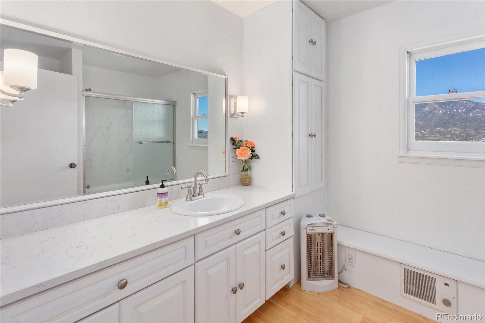 Howard, Colorado, 81233, United States, 4 Bedrooms Bedrooms, ,1 BathroomBathrooms,Residential,For Sale,1979398