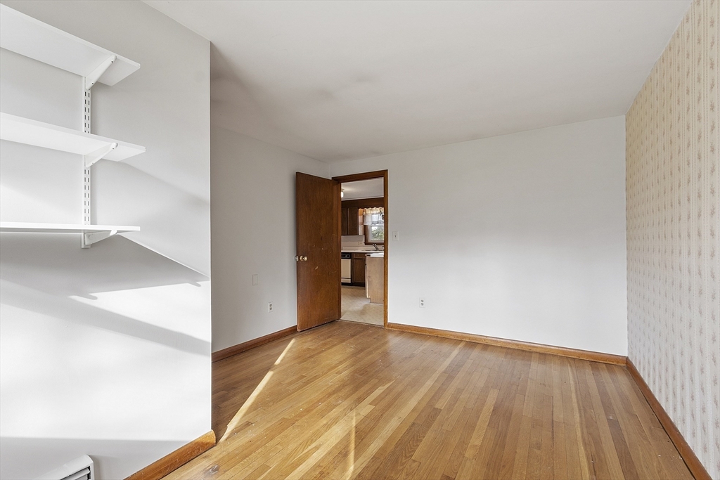 Littleton, Massachusetts, 01460, United States, 3 Bedrooms Bedrooms, ,1 BathroomBathrooms,Residential,For Sale,1991469