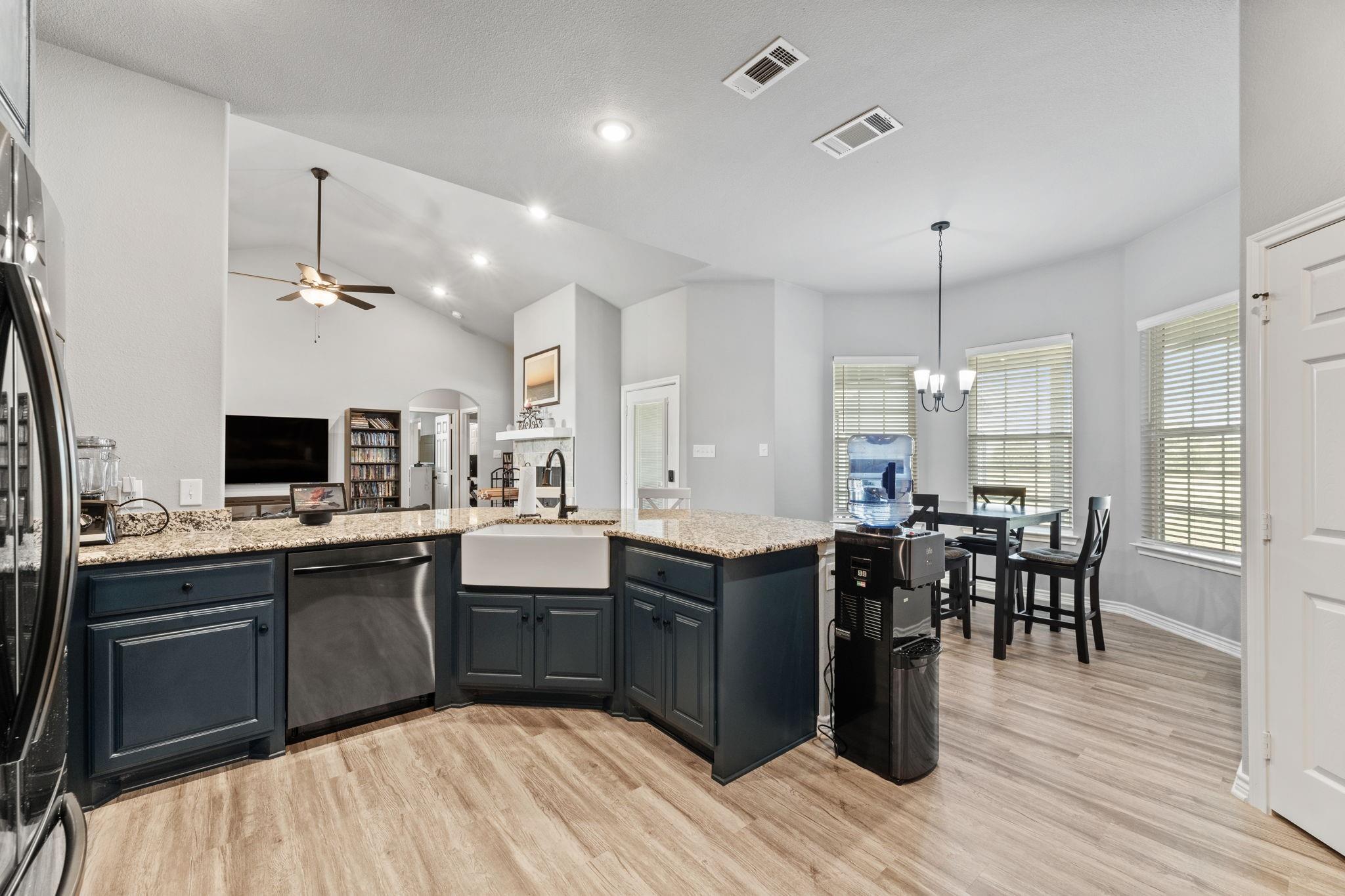 Wills Point, Texas, 75169, United States, 5 Bedrooms Bedrooms, ,5 BathroomsBathrooms,Residential,For Sale,2002529