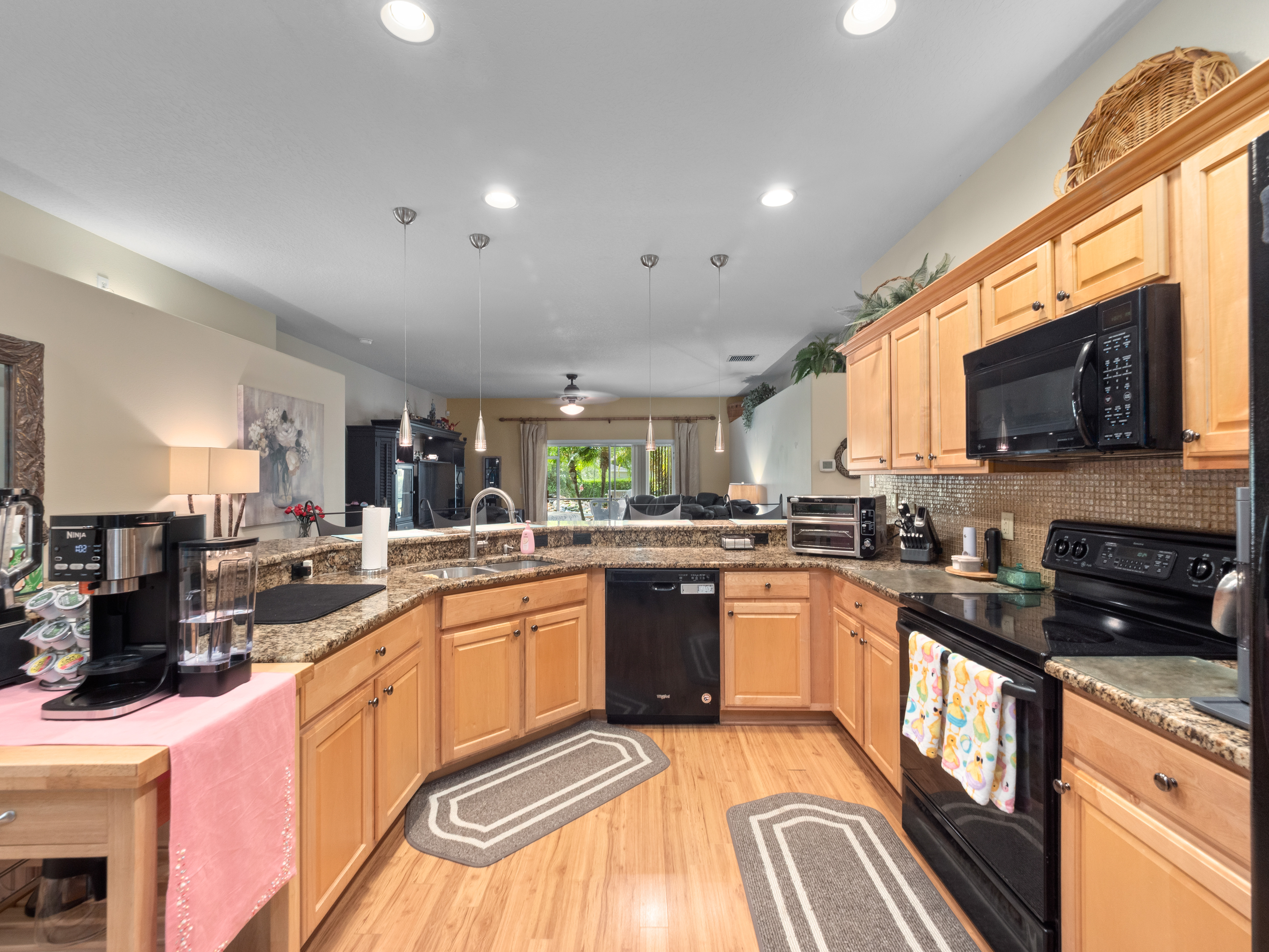 Winter Garden, Florida, 34787, United States, 4 Bedrooms Bedrooms, ,2 BathroomsBathrooms,Residential,For Sale,1915487