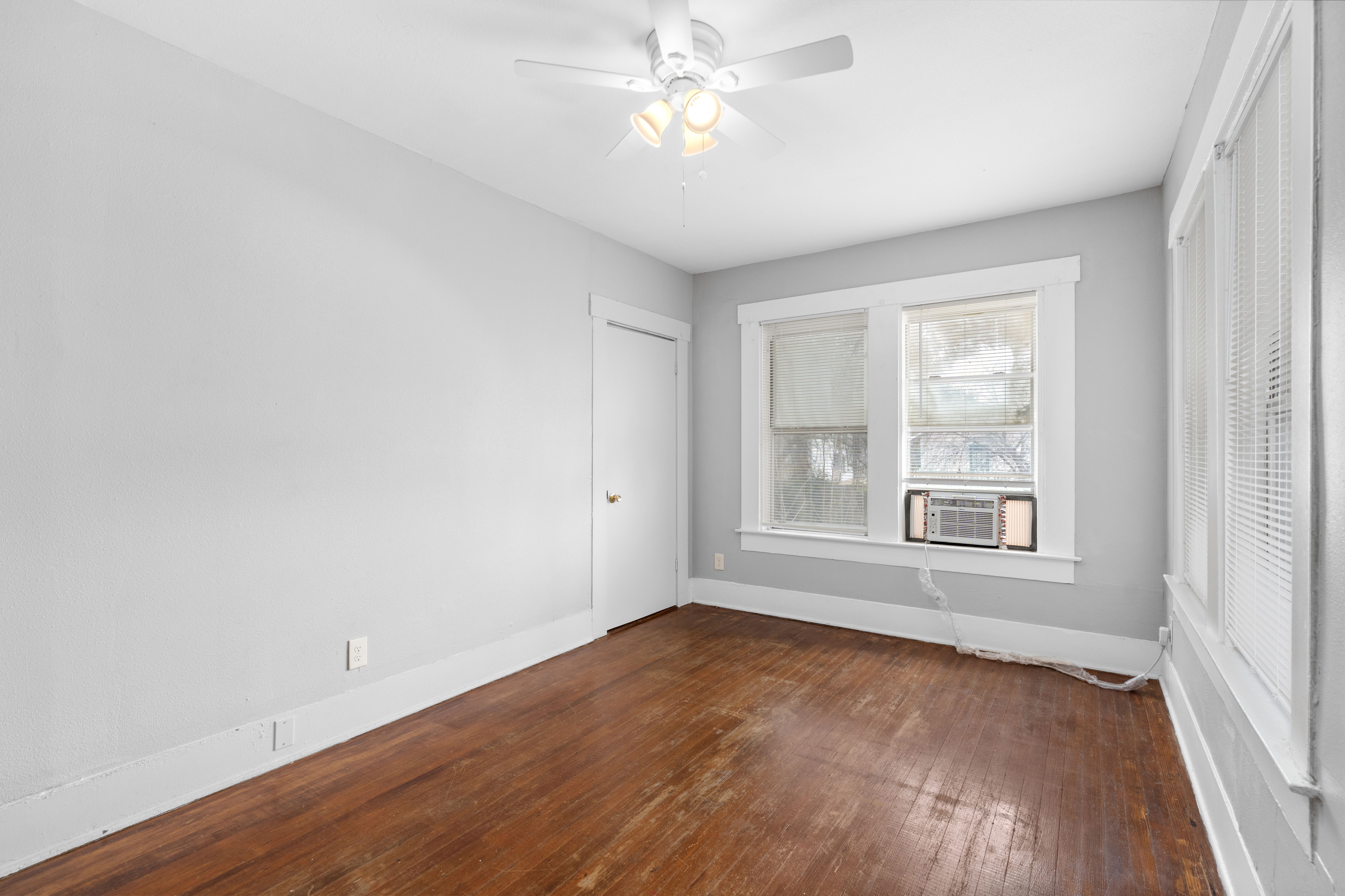  Exceptional 4-Plex Opportunity - 物件實景