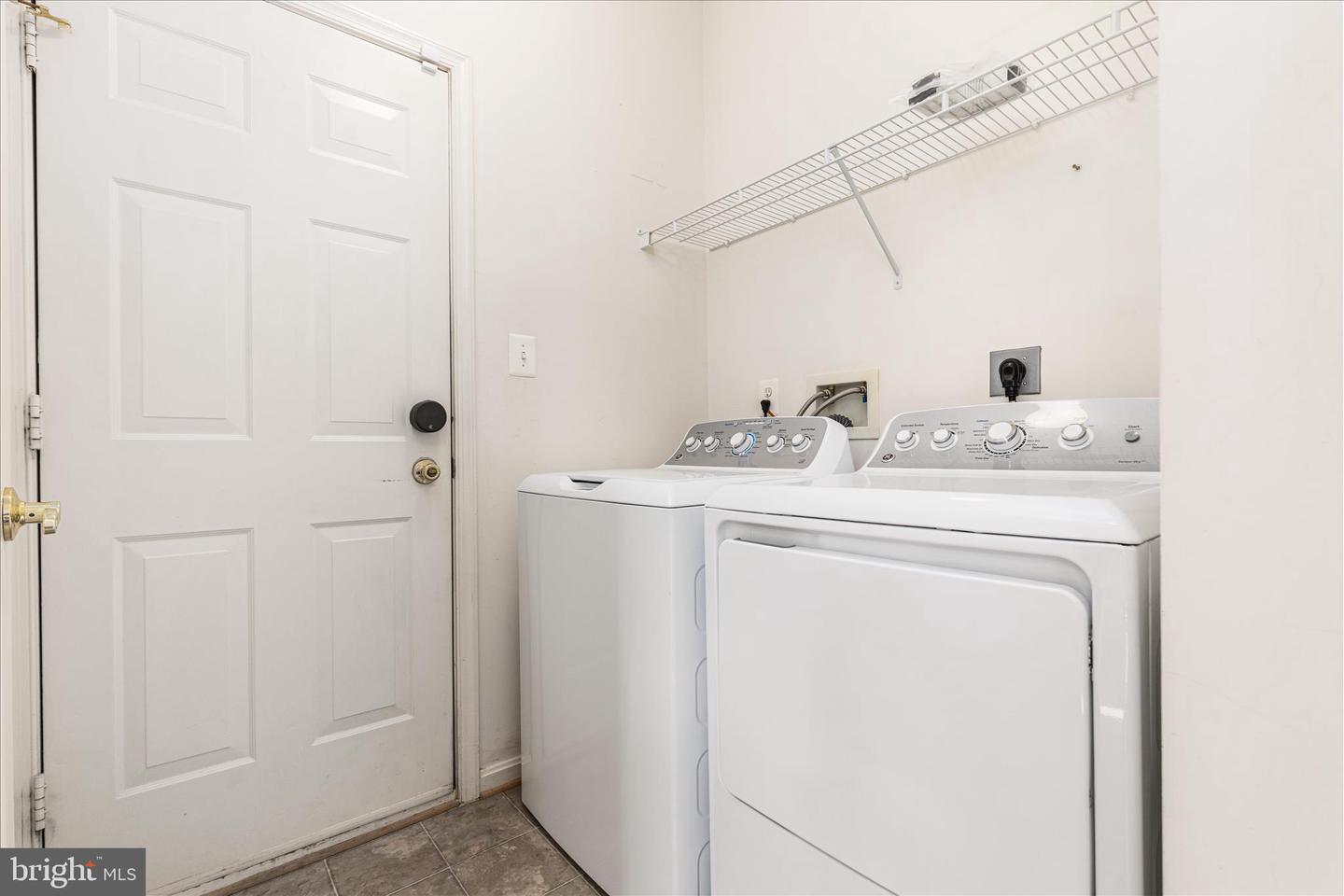 Round Hill, Virginia, 20141, United States, 4 Bedrooms Bedrooms, ,4 BathroomsBathrooms,Residential,For Sale,1987727