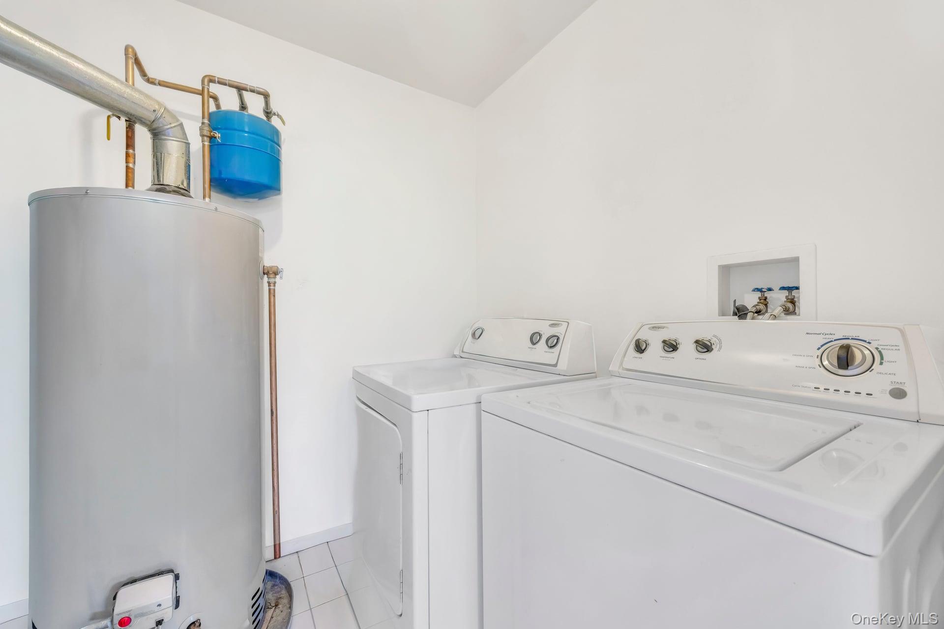 Nesconset, New York, 11767, United States, 2 Bedrooms Bedrooms, ,2 BathroomsBathrooms,Residential,For Sale,1988274