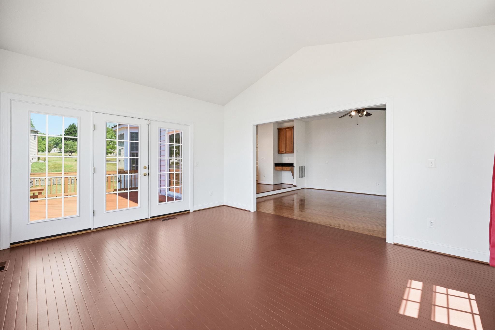 Triangle, Virginia, 22172, United States, 5 Bedrooms Bedrooms, ,4 BathroomsBathrooms,Residential,For Sale,2048381