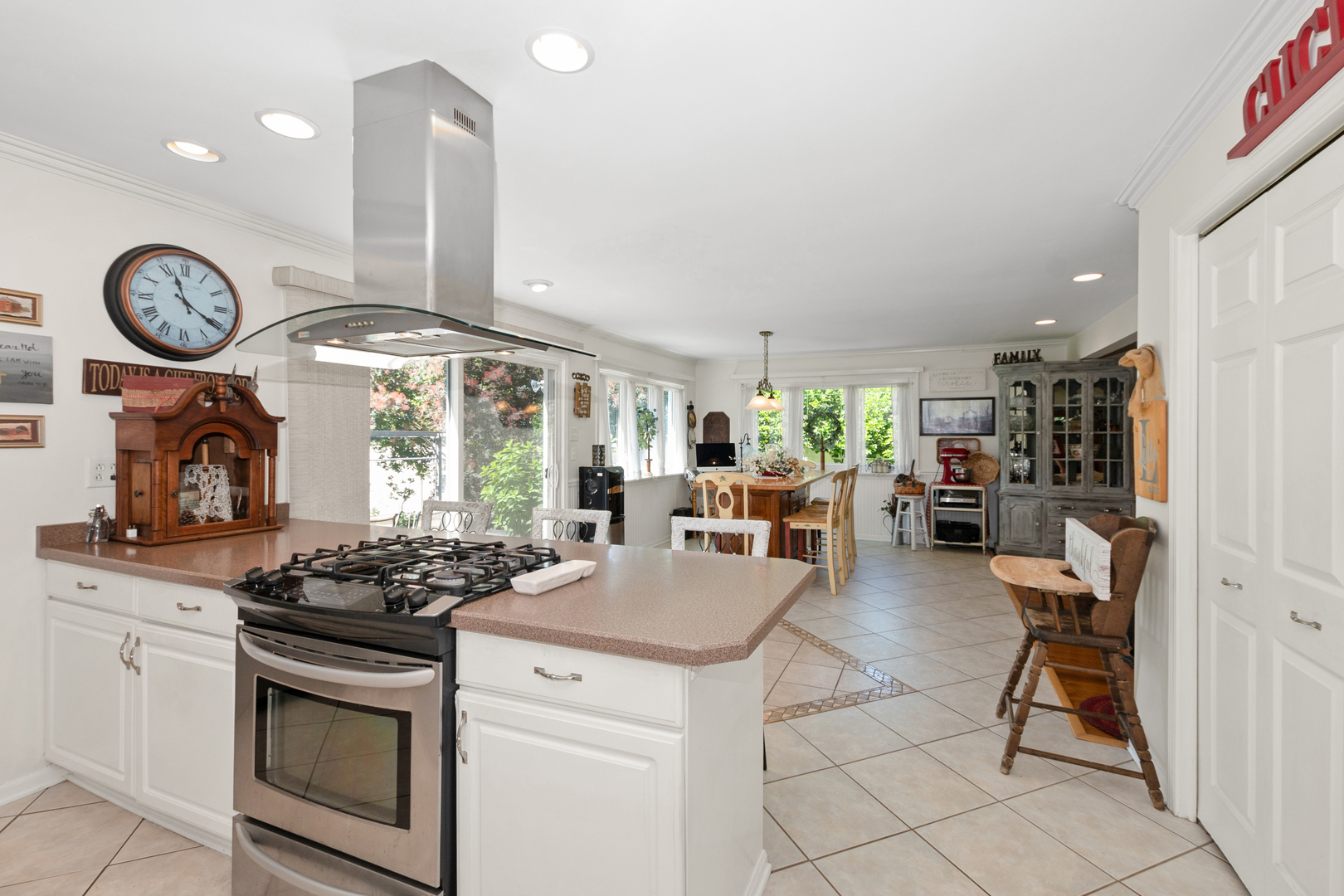 Tinley Park, Illinois, 60487, United States, 6 Bedrooms Bedrooms, ,4 BathroomsBathrooms,Residential,For Sale,1984113