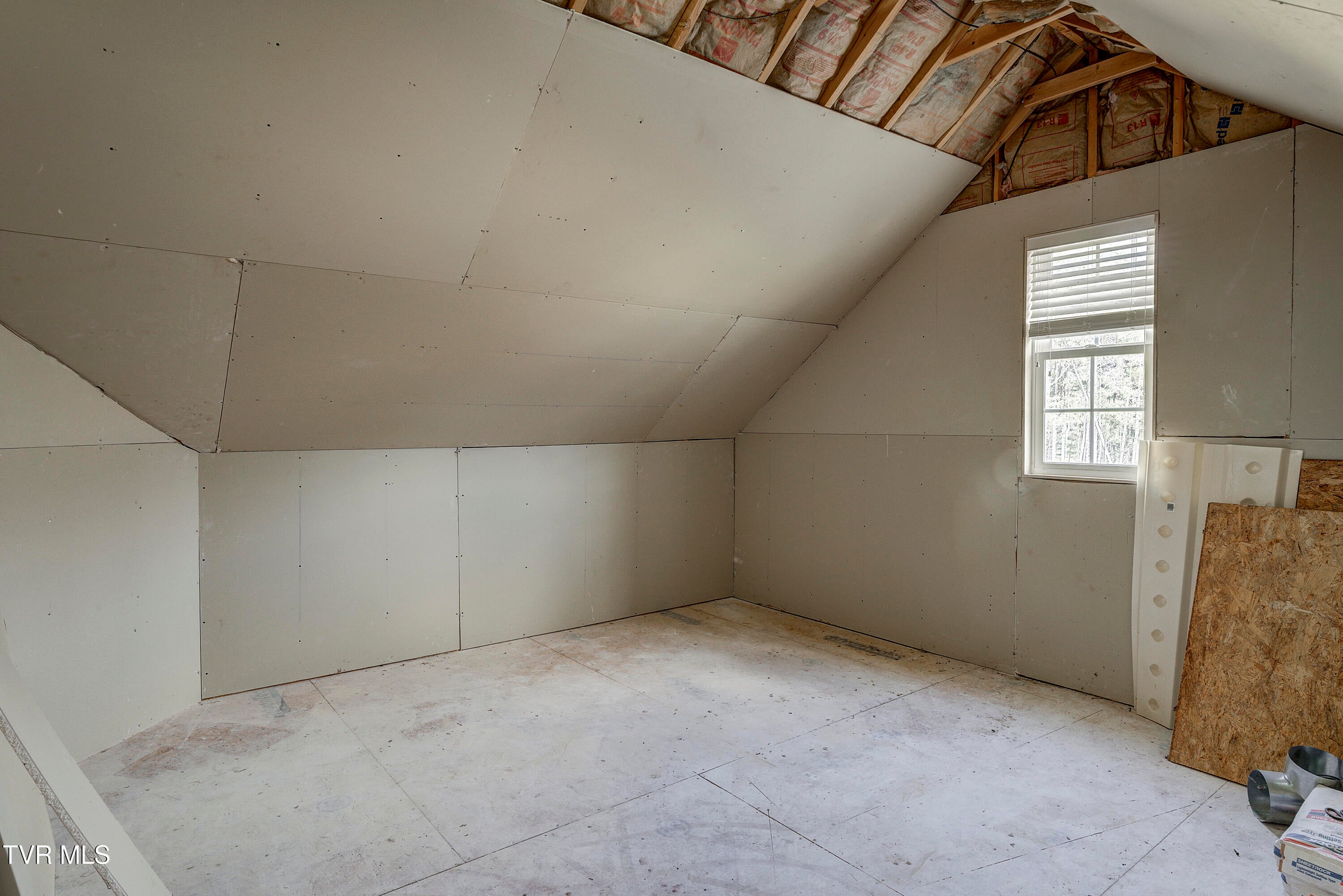 Bristol, Tennessee, 37620, United States, 4 Bedrooms Bedrooms, ,4 BathroomsBathrooms,Residential,For Sale,2001712