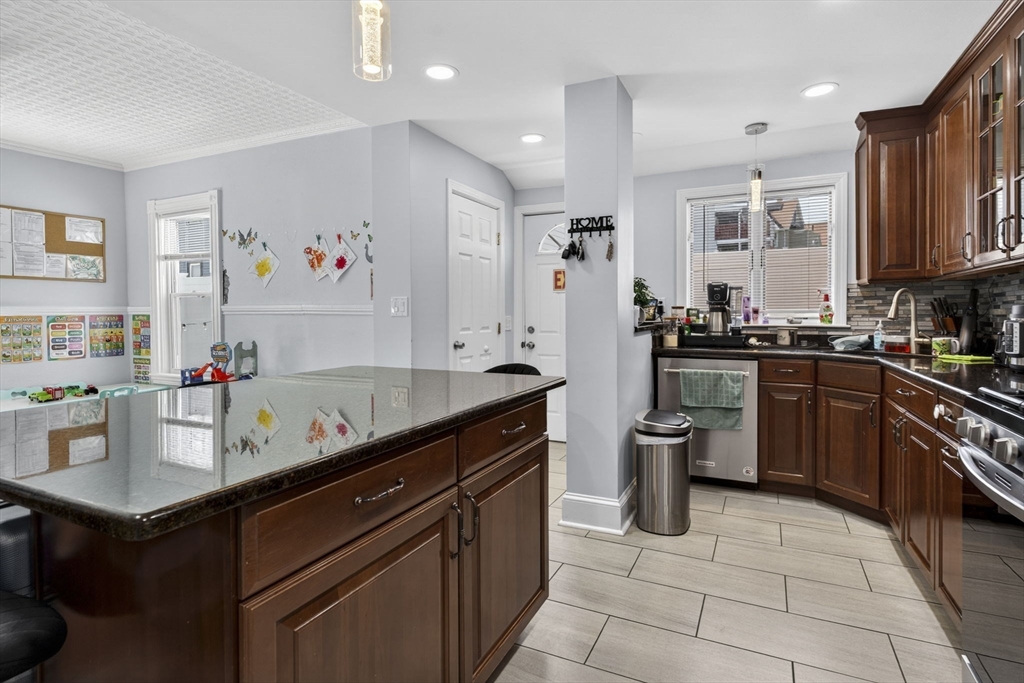 Everett, Massachusetts, 02149, United States, 3 Bedrooms Bedrooms, ,3 BathroomsBathrooms,Residential,For Sale,2048358