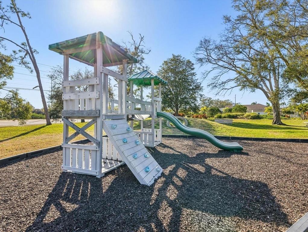 Palm Harbor, Florida, 34683, United States, 4 Bedrooms Bedrooms, ,3 BathroomsBathrooms,Residential,For Sale,1989112