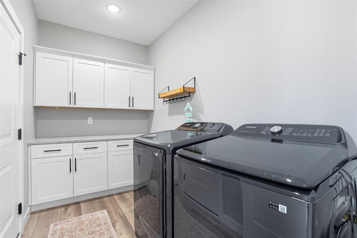 Solon, Iowa, 52333, United States, 4 Bedrooms Bedrooms, ,3 BathroomsBathrooms,Residential,For Sale,1975943