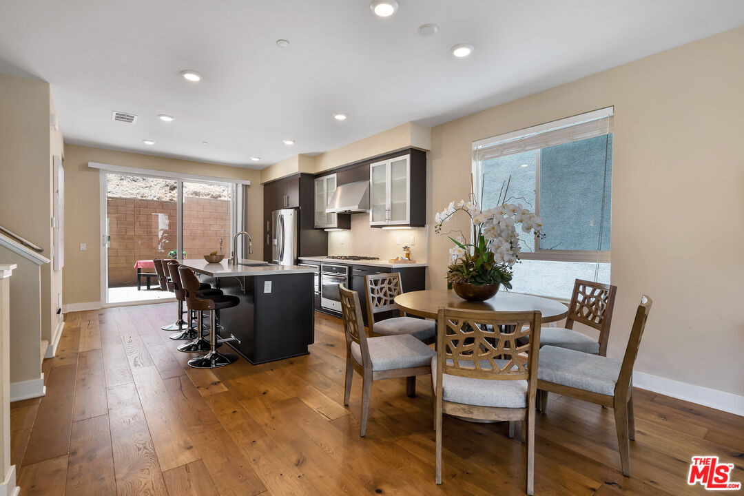 Los Angeles, California, 90068, United States, 3 Bedrooms Bedrooms, ,4 BathroomsBathrooms,Residential,For Sale,1891142