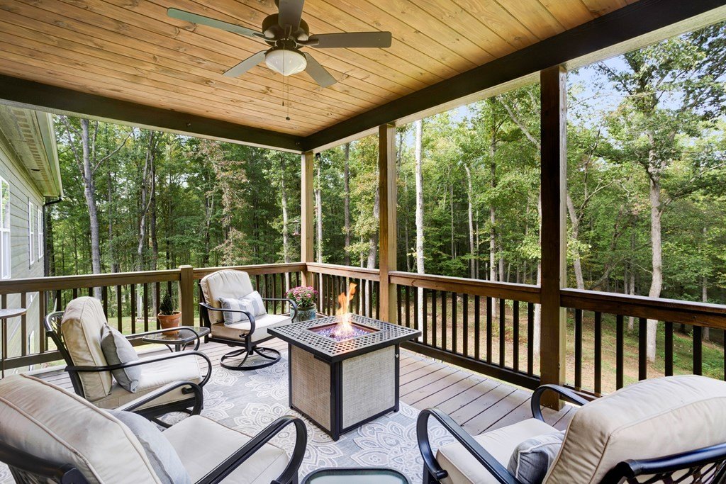 Hayesville, North Carolina, 28904, United States, 3 Bedrooms Bedrooms, ,3 BathroomsBathrooms,Residential,For Sale,1872419