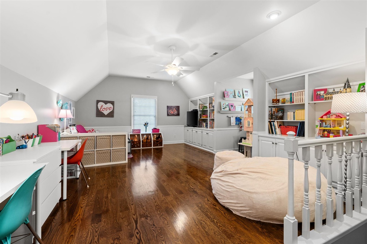 Bowling Green, Kentucky, 42103, United States, 4 Bedrooms Bedrooms, ,4 BathroomsBathrooms,Residential,For Sale,1907644