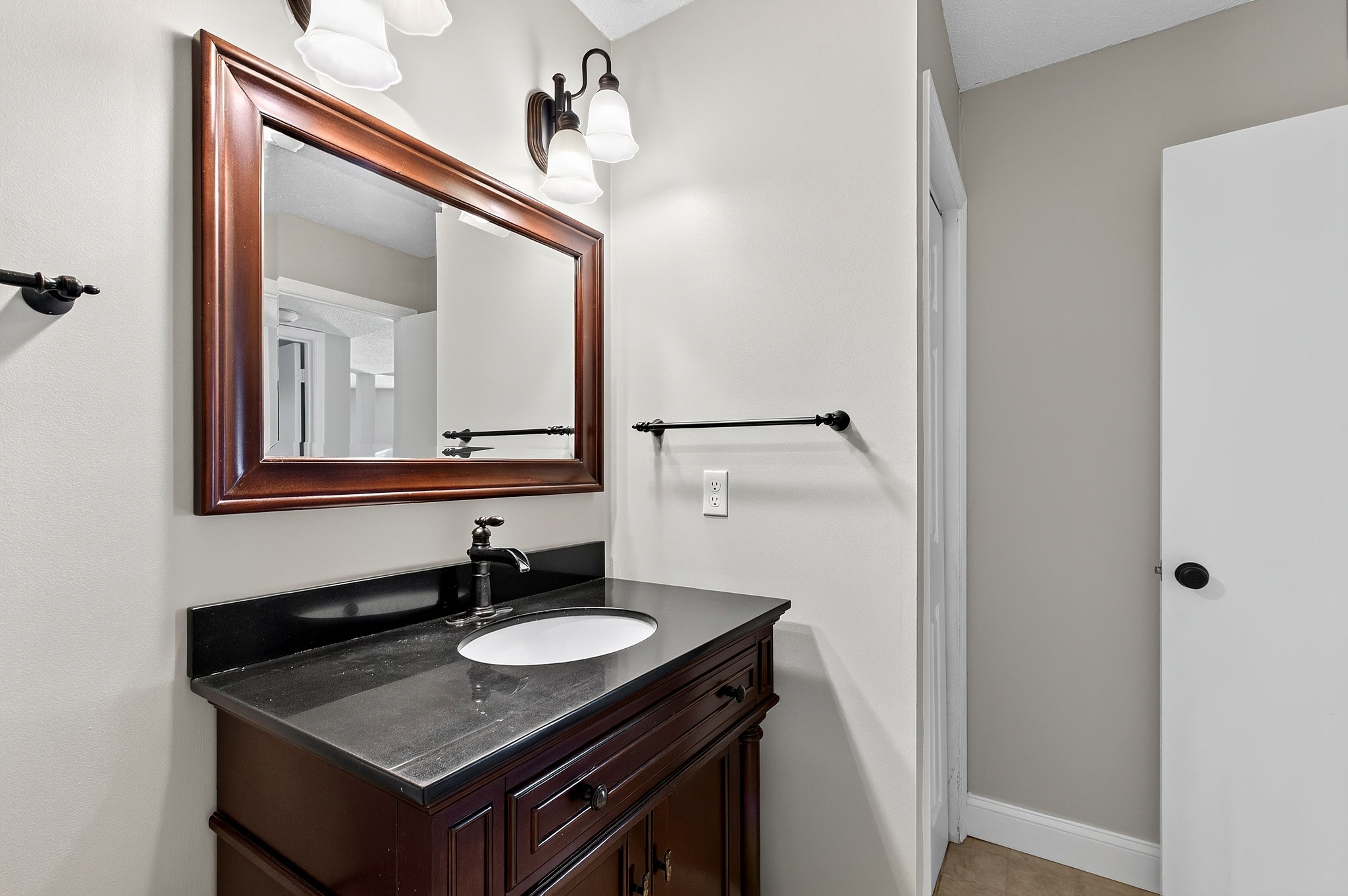  1061 Wirewood Drive, Raleigh, NC 27605 - 物件實景