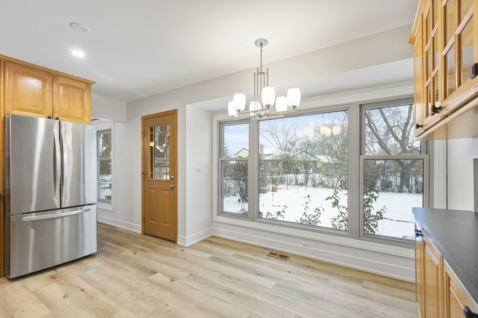 Arlington Heights, Illinois, 60004, United States, 3 Bedrooms Bedrooms, ,2 BathroomsBathrooms,Residential,For Sale,2000962