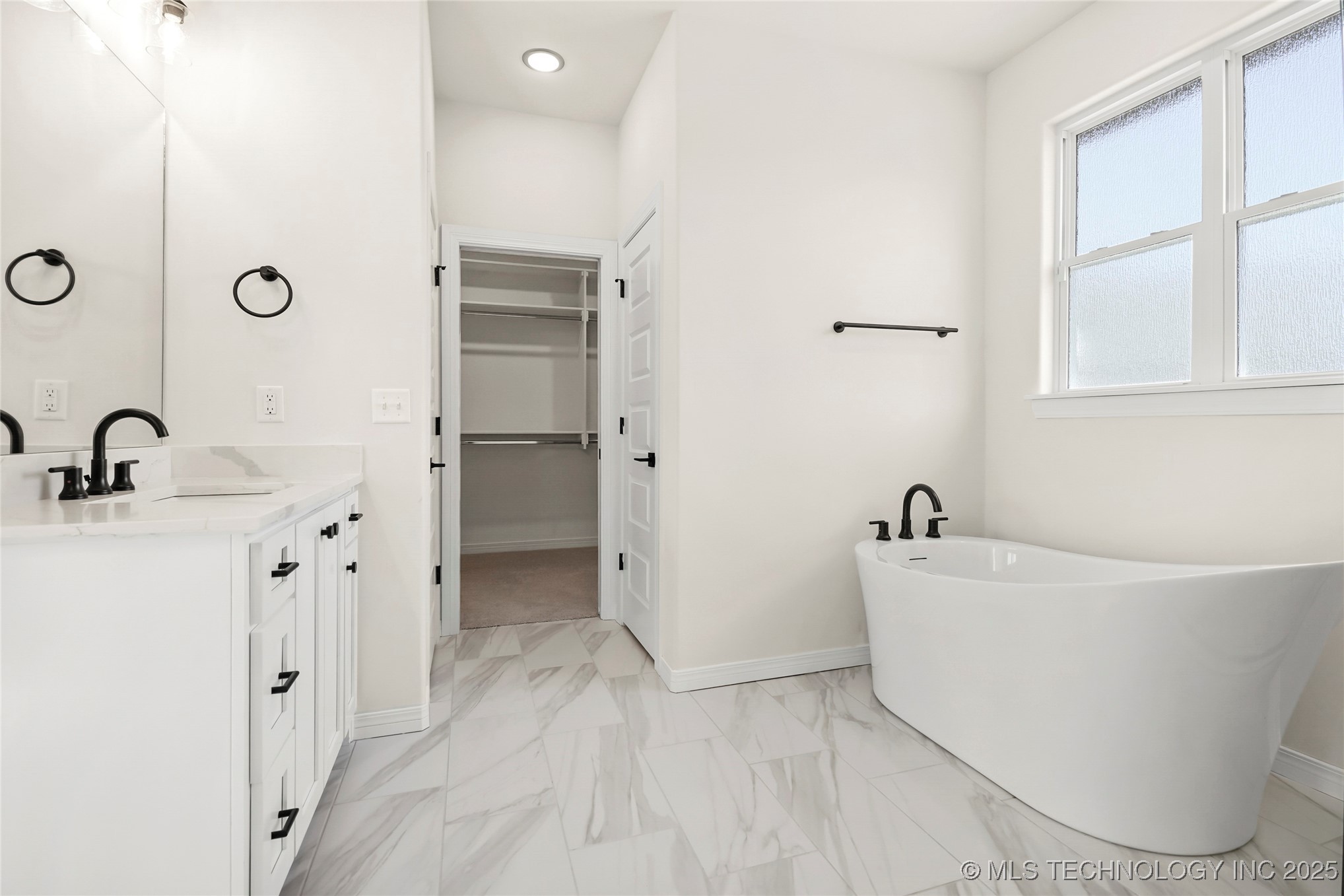 Bixby, Oklahoma, 74008, United States, 4 Bedrooms Bedrooms, ,4 BathroomsBathrooms,Residential,For Sale,1827435