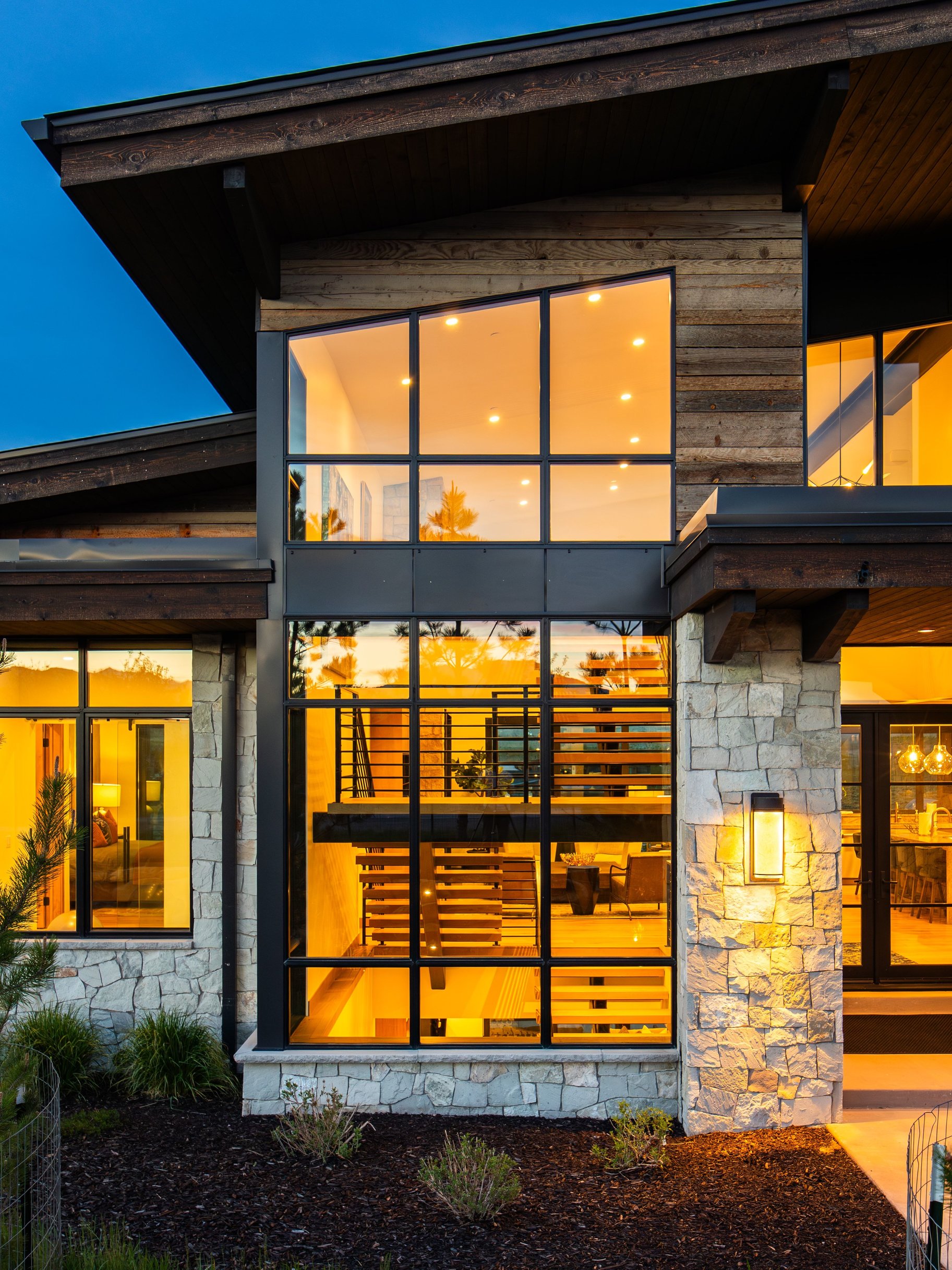  New Mountain Contemporary Home on Rare Double Lot with Timp Views - 物件實景