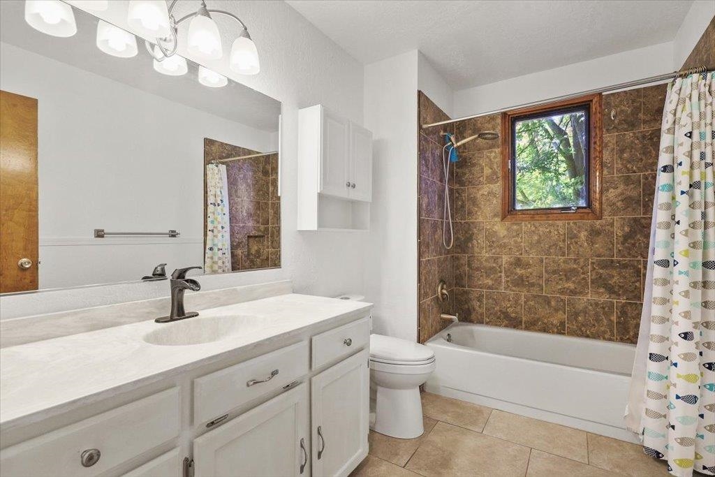 Spokane, Washington, 99208, United States, 6 Bedrooms Bedrooms, ,3 BathroomsBathrooms,Residential,For Sale,1993599