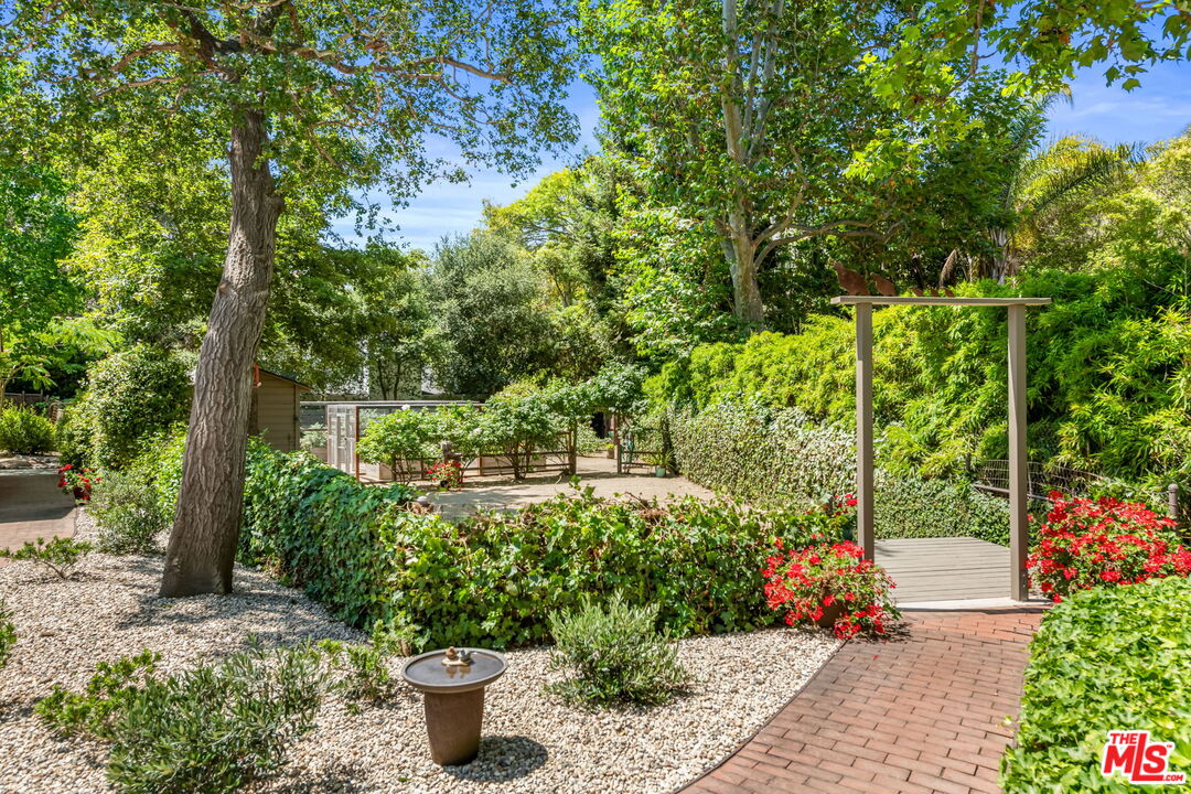 Los Angeles, California, 90049, United States, 4 Bedrooms Bedrooms, ,3 BathroomsBathrooms,Residential,For Sale,1805852