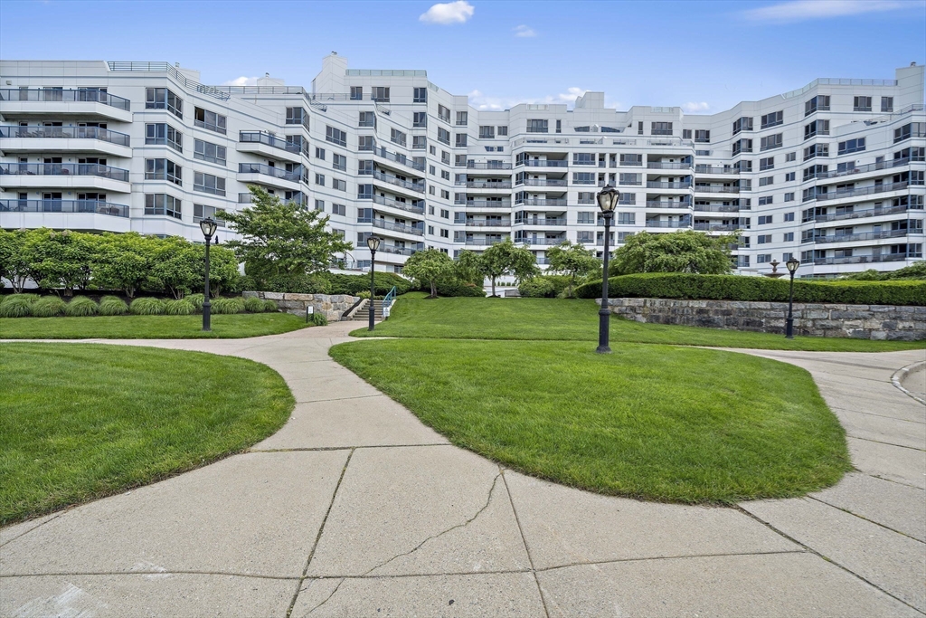 Quincy, Massachusetts, 02171, United States, 2 Bedrooms Bedrooms, ,2 BathroomsBathrooms,Residential,For Sale,1845437