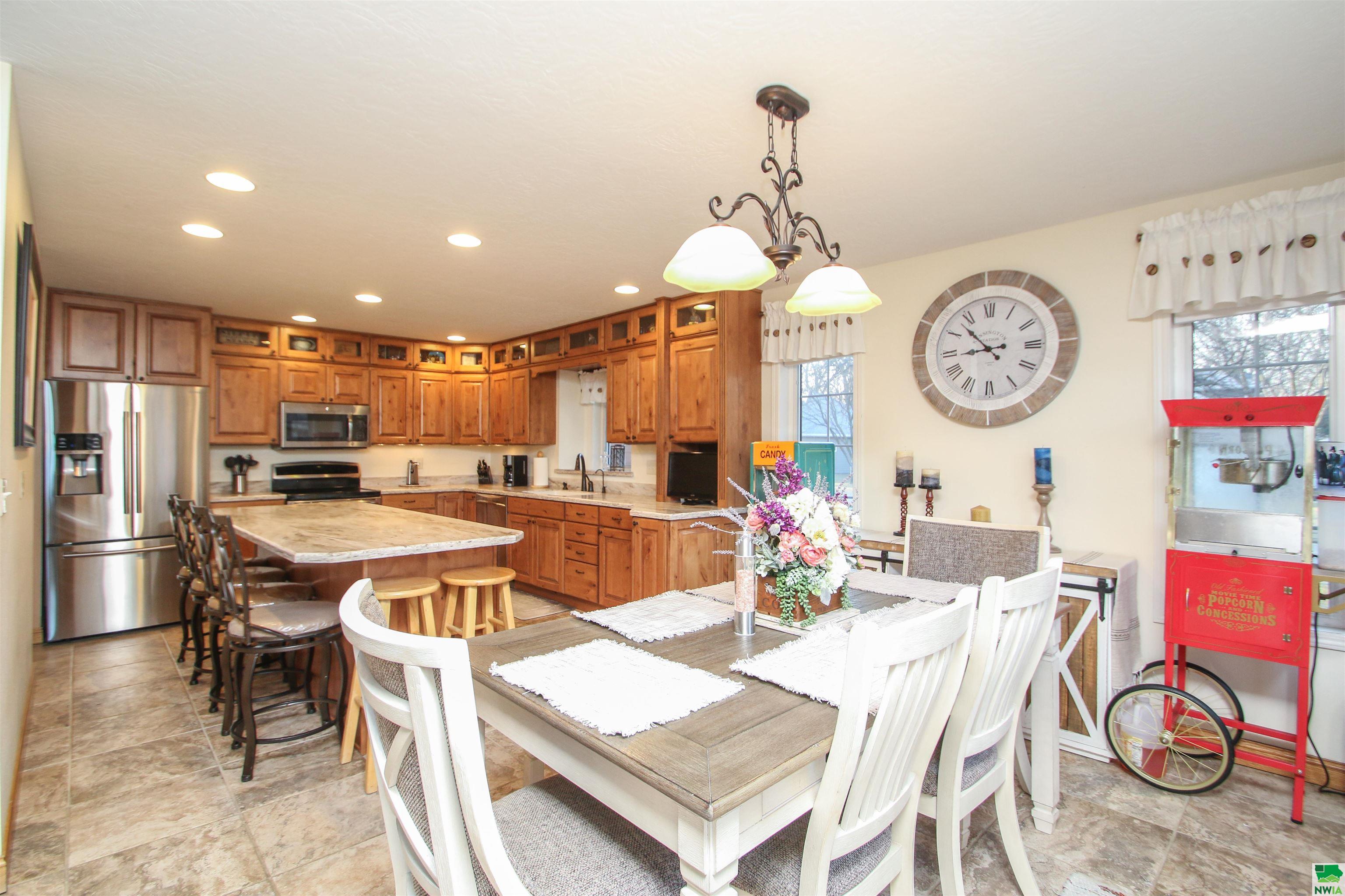 Dakota Dunes, South Dakota, 57049, United States, 5 Bedrooms Bedrooms, ,4 BathroomsBathrooms,Residential,For Sale,1928249