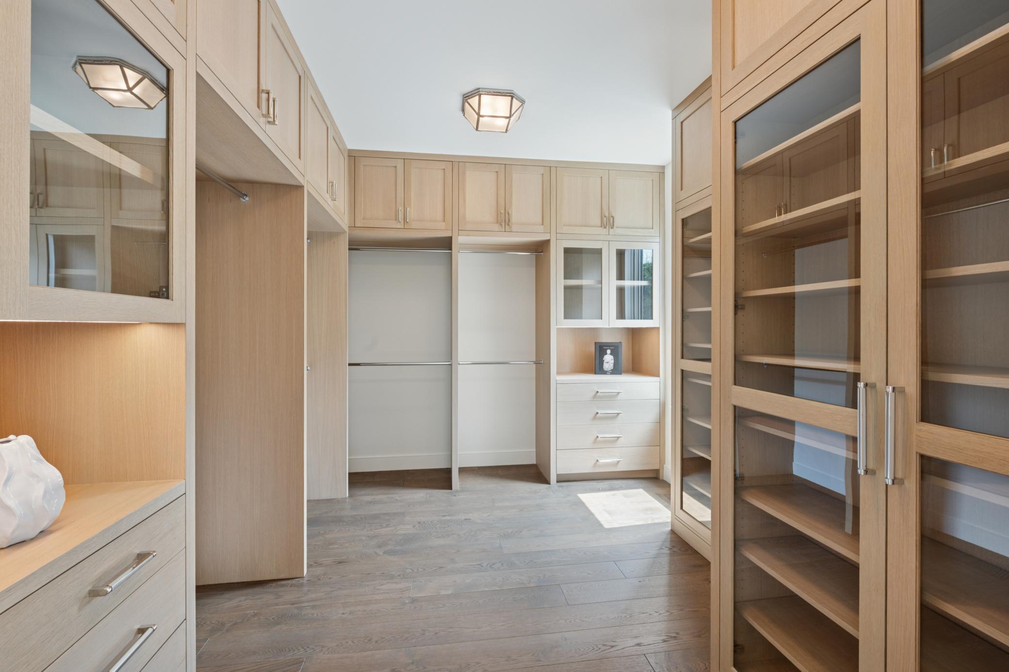 Minneapolis, Minnesota, 55405, United States, 5 Bedrooms Bedrooms, ,1 BathroomBathrooms,Residential,For Sale,1897759
