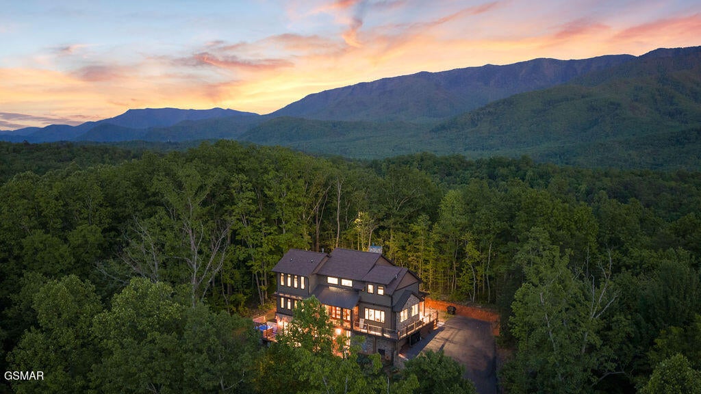 Gatlinburg, Tennessee, 37738, United States, 3 Bedrooms Bedrooms, ,5 BathroomsBathrooms,Residential,For Sale,2034960