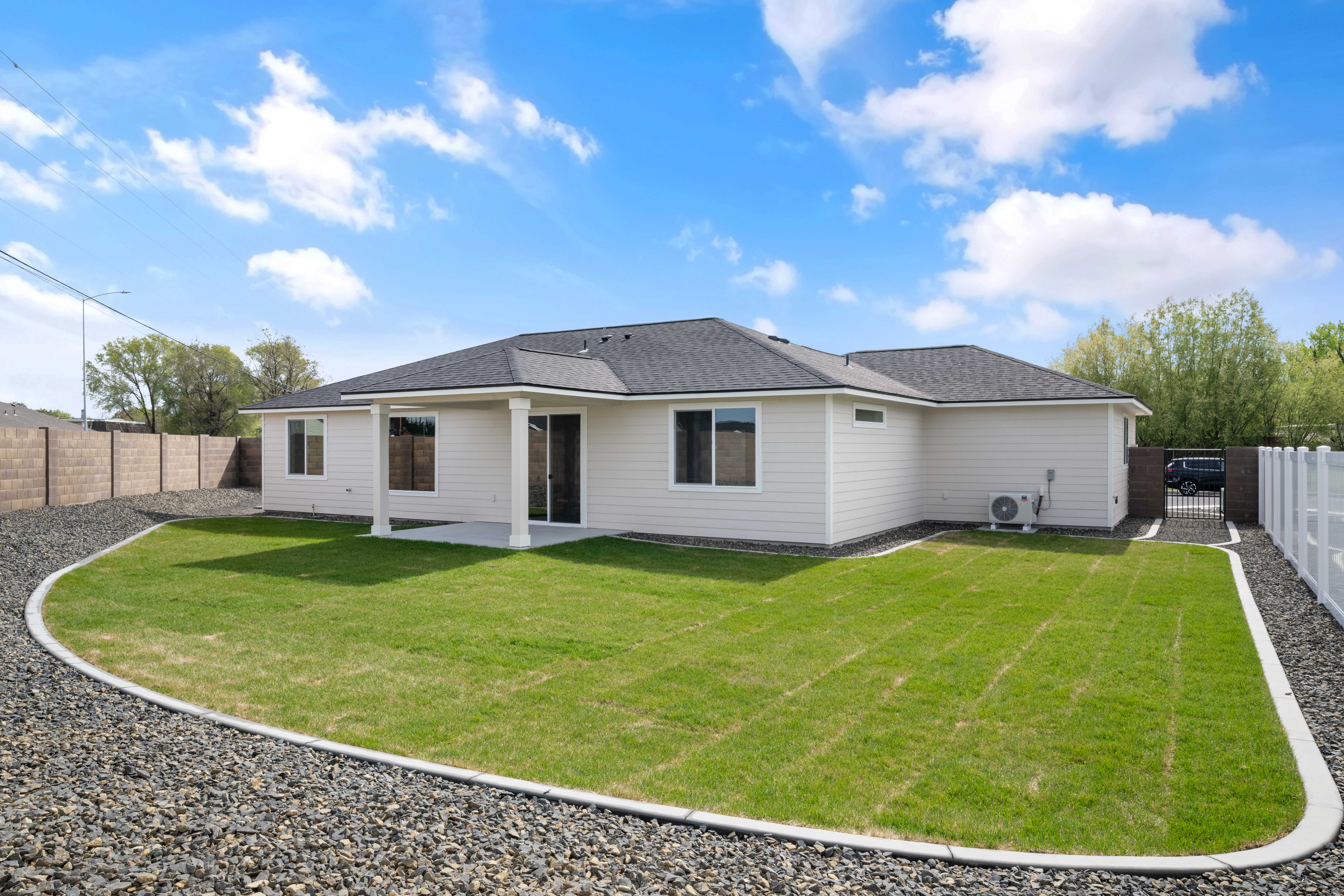  CORNER LOT - 物件實景