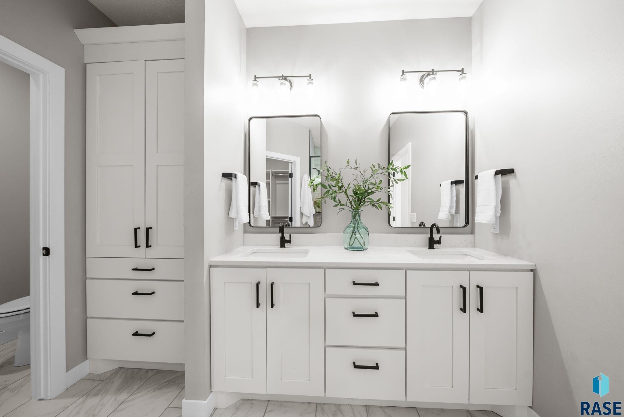 Sioux Falls, South Dakota, 57110, United States, 6 Bedrooms Bedrooms, ,4 BathroomsBathrooms,Residential,For Sale,1892157