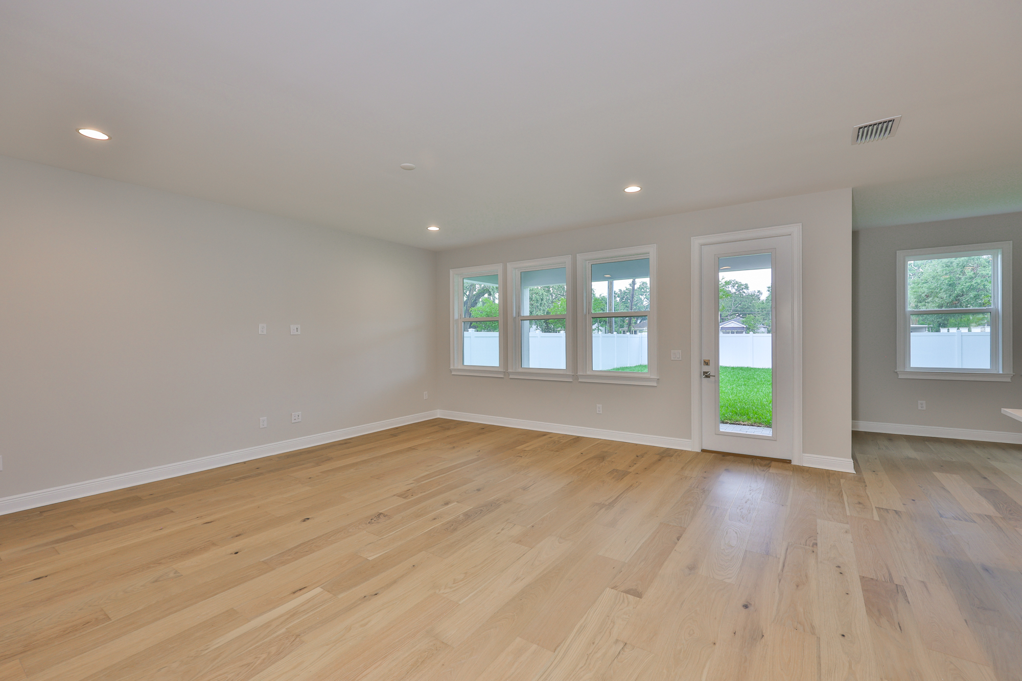 Tampa, Florida, 33609, United States, 4 Bedrooms Bedrooms, ,5 BathroomsBathrooms,Residential,For Sale,1792306