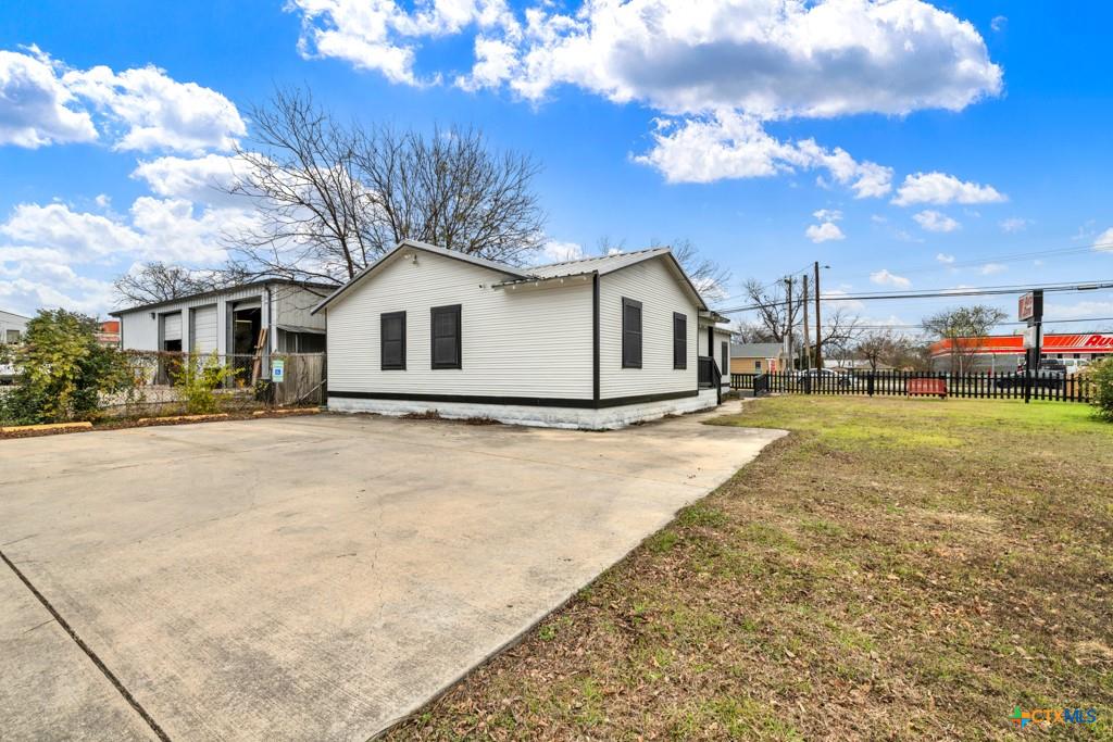San Marcos, Texas, 78666, United States, 5 Bedrooms Bedrooms, ,1 BathroomBathrooms,Residential,For Sale,1944829