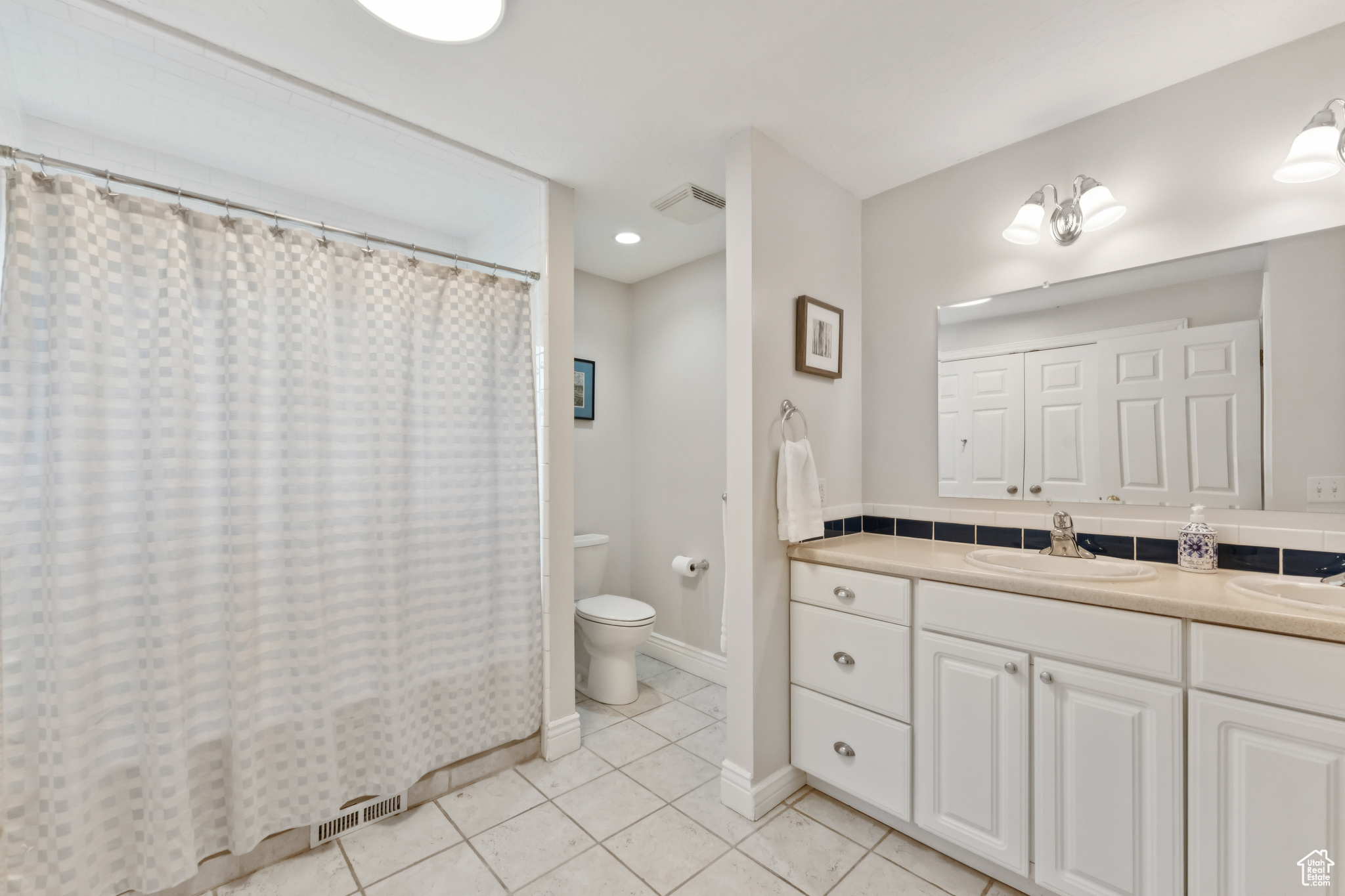 Draper, Utah, 84020, United States, 6 Bedrooms Bedrooms, ,4 BathroomsBathrooms,Residential,For Sale,1848551