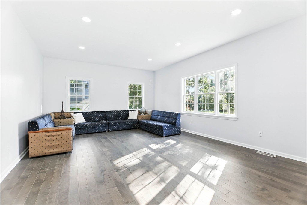 Westfield, Massachusetts, 01085, United States, 4 Bedrooms Bedrooms, ,3 BathroomsBathrooms,Residential,For Sale,1942003