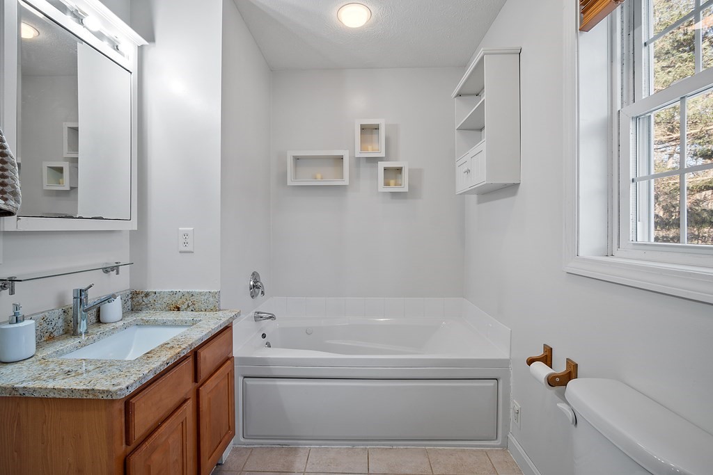 Hooksett, New Hampshire, 03106, United States, 3 Bedrooms Bedrooms, ,3 BathroomsBathrooms,Residential,For Sale,1930253