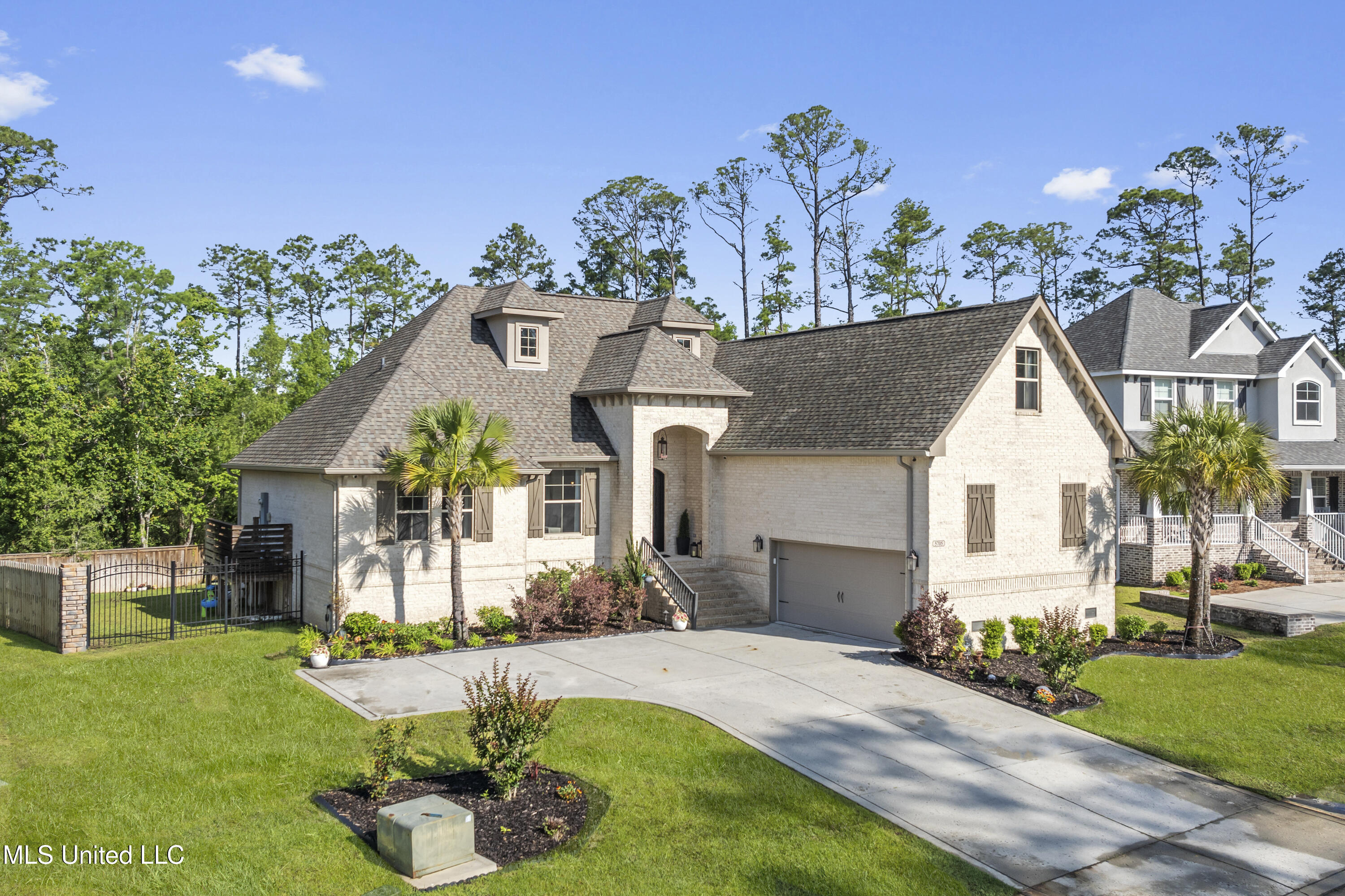 Ocean Springs, Mississippi, 39564, United States, 5 Bedrooms Bedrooms, ,3 BathroomsBathrooms,Residential,For Sale,1805037