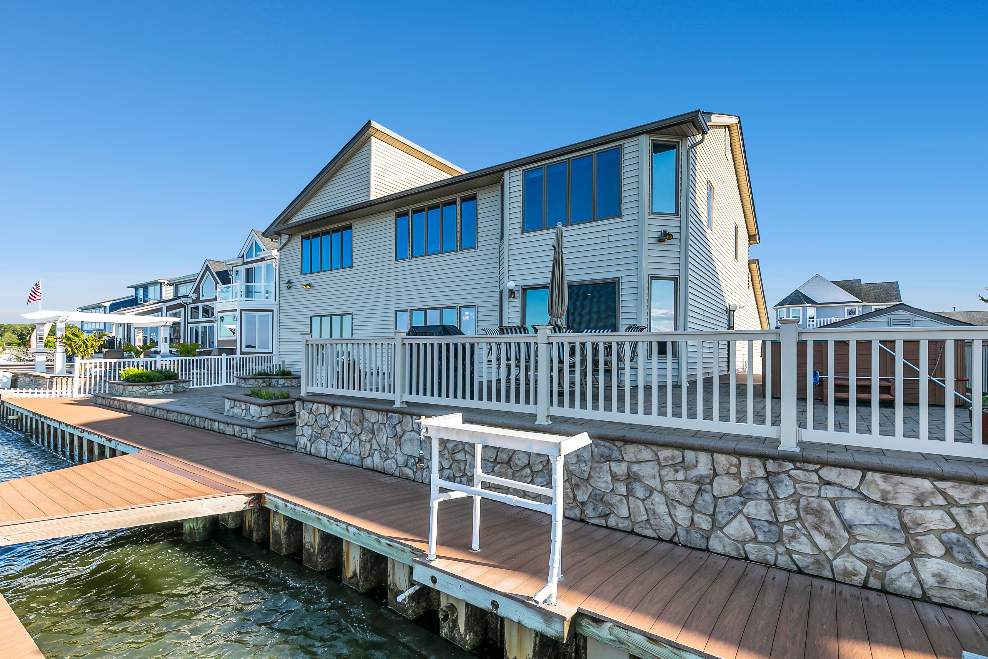  A Rare Bayfront Retreat on Silver Bay - 物件實景