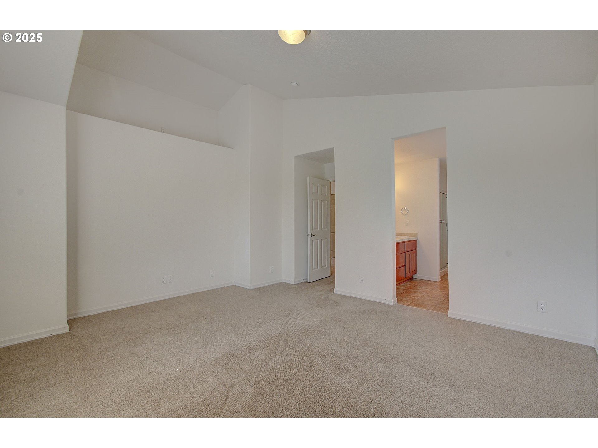 Washougal, Washington, 98671, United States, 3 Bedrooms Bedrooms, ,2 BathroomsBathrooms,Residential,For Sale,1890933