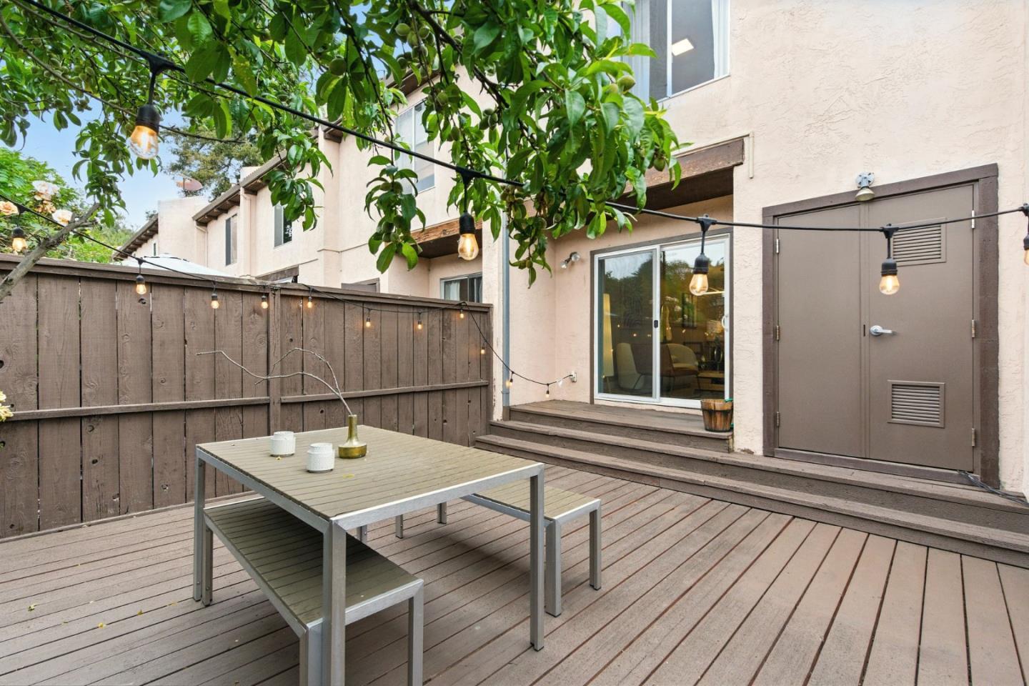 Redwood City, California, 94061, United States, 2 Bedrooms Bedrooms, ,2 BathroomsBathrooms,Residential,For Sale,1939349