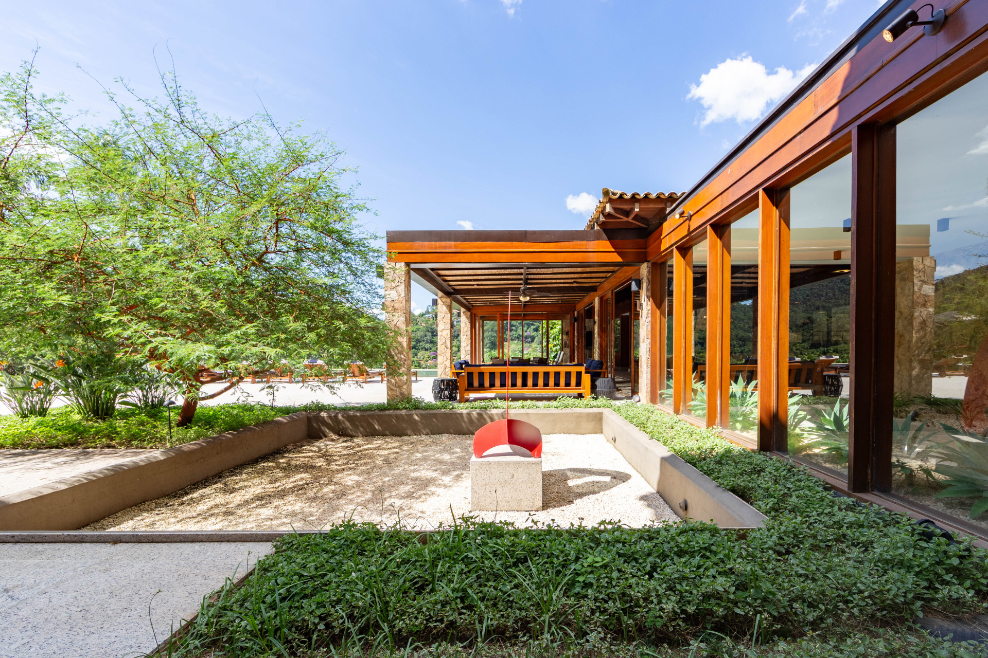  Signature residence integrated with nature in a private mountain setting - 物件實景