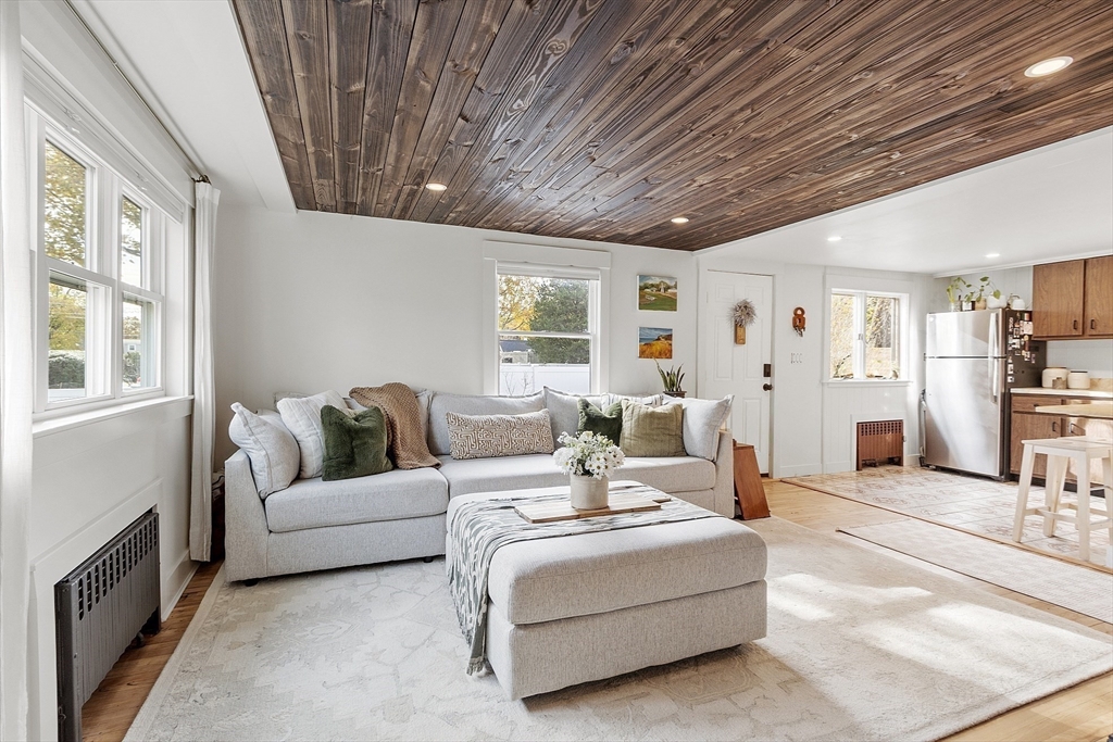 Peabody, Massachusetts, 01960, United States, 4 Bedrooms Bedrooms, ,1 BathroomBathrooms,Residential,For Sale,1990293