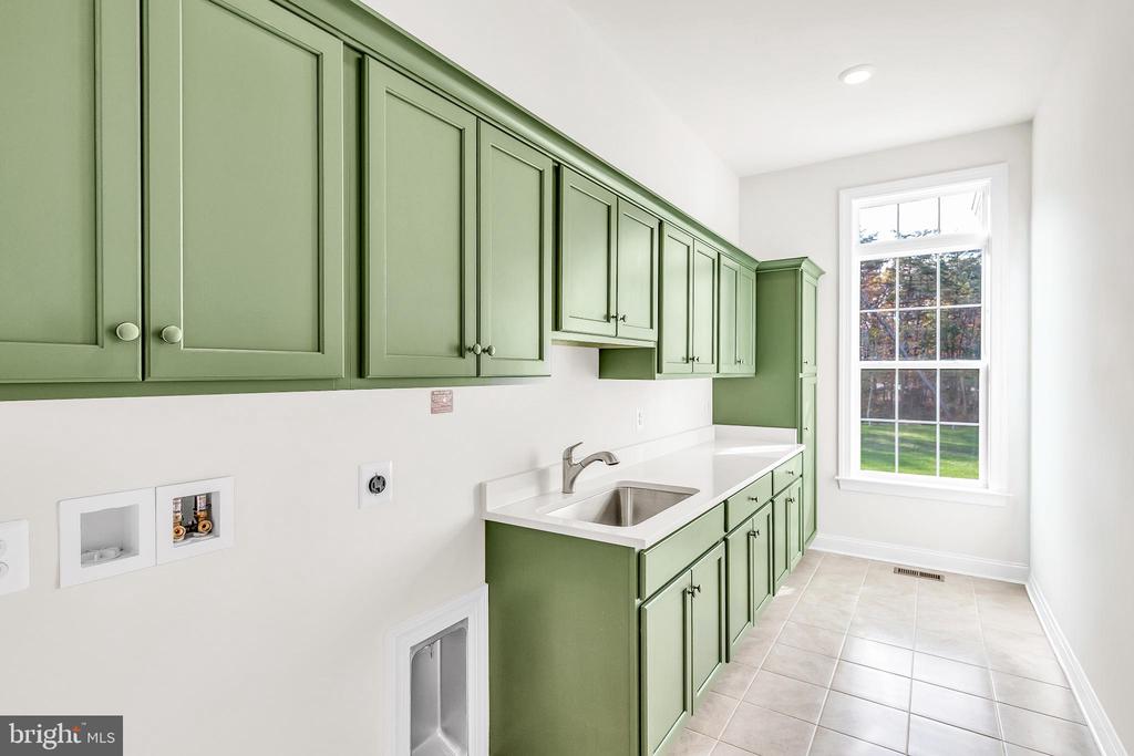 Oak Hill, Virginia, 20171, United States, 1 Bedroom Bedrooms, ,2 BathroomsBathrooms,Residential,For Sale,1984507