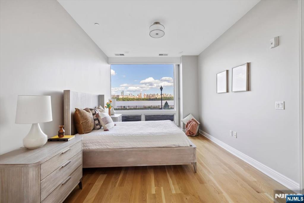 Edgewater, New Jersey, 07020, United States, 2 Bedrooms Bedrooms, ,2 BathroomsBathrooms,Residential,For Sale,1849063