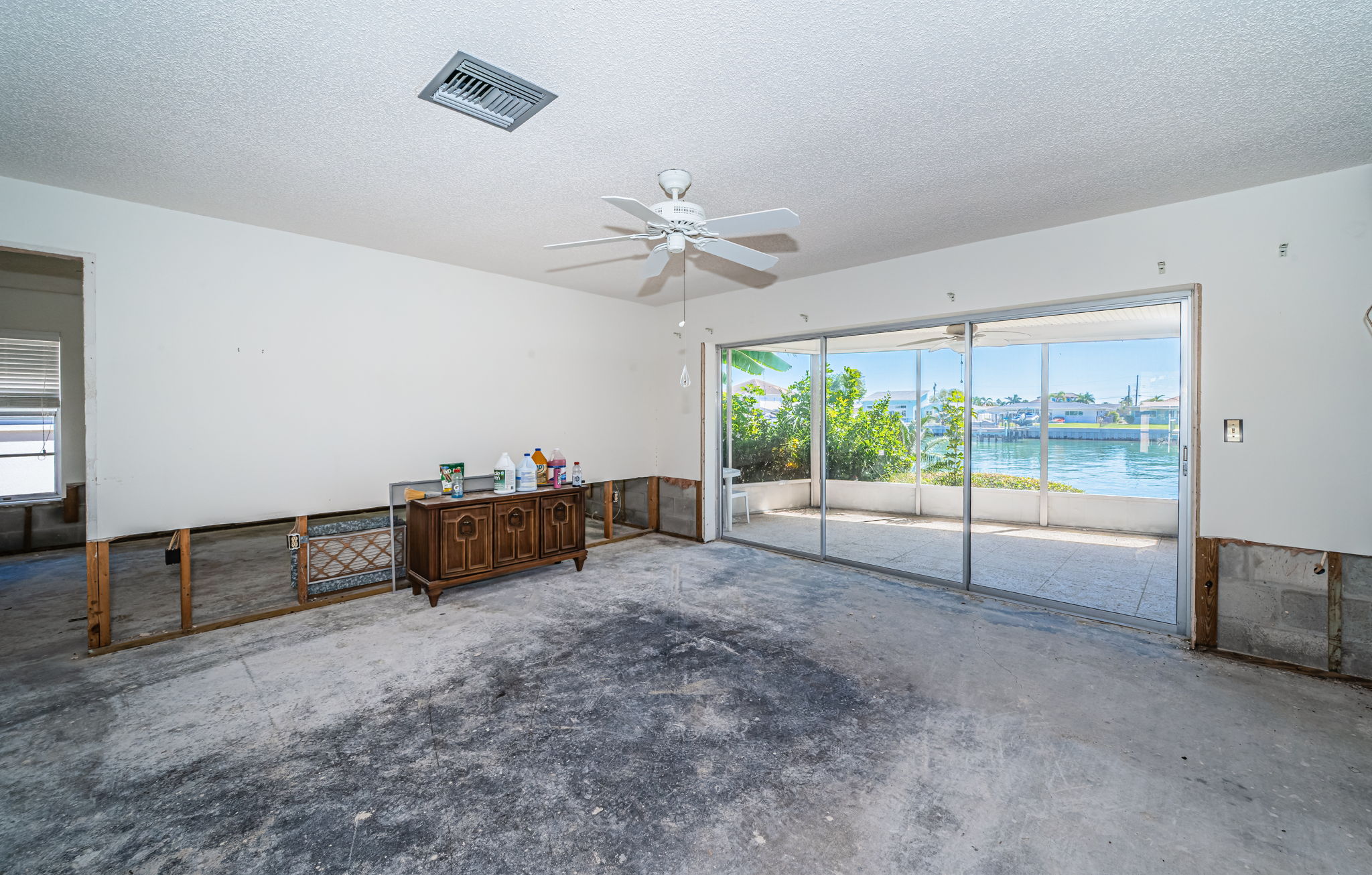 Treasure Island, Florida, 33706, United States, 3 Bedrooms Bedrooms, ,2 BathroomsBathrooms,Residential,For Sale,1976468