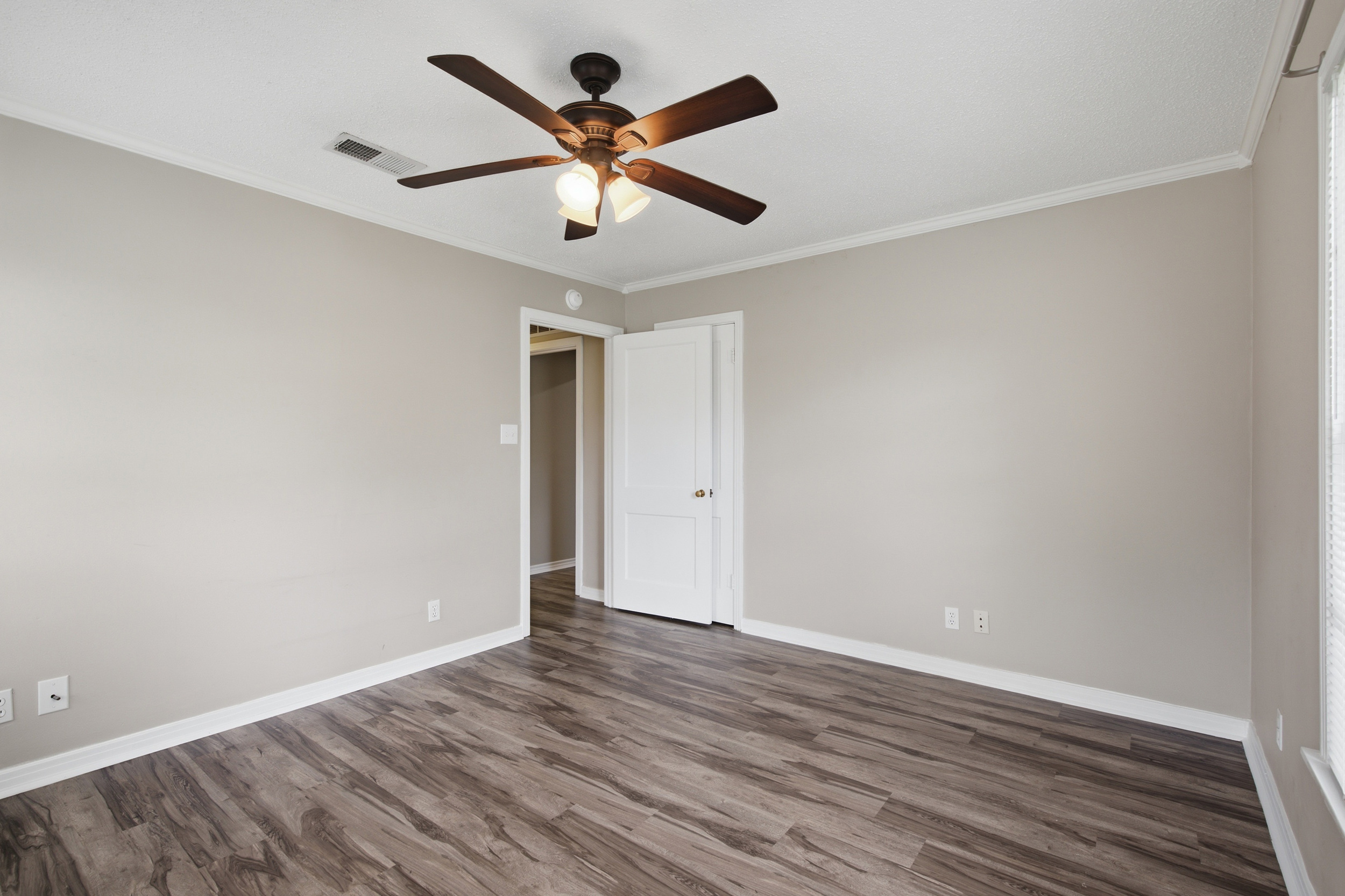  909 Keith Pumphrey Drive, River Oaks, TX, 76114 - 物件實景