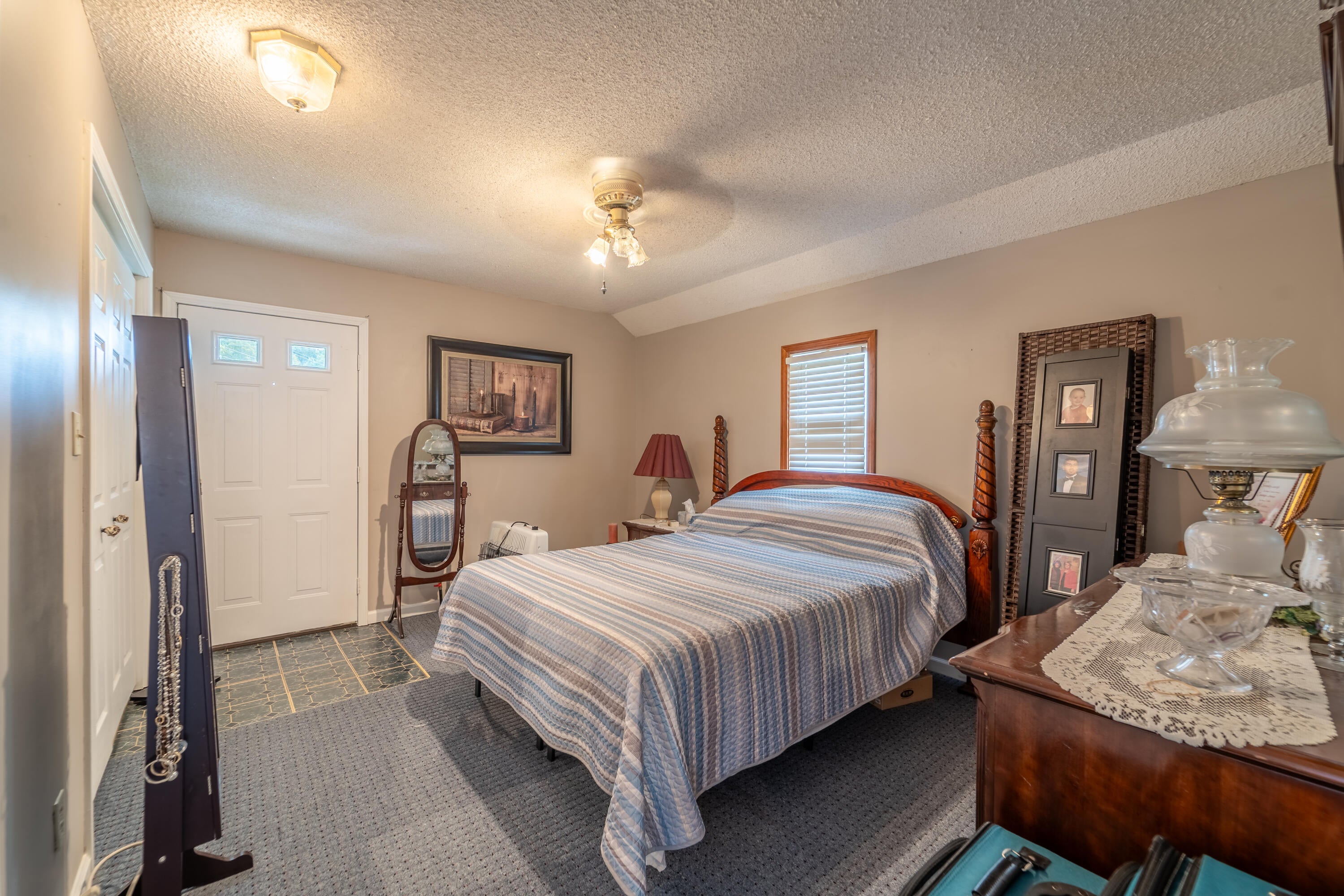 McKee, Kentucky, 40447, United States, 4 Bedrooms Bedrooms, ,2 BathroomsBathrooms,Residential,For Sale,1981490